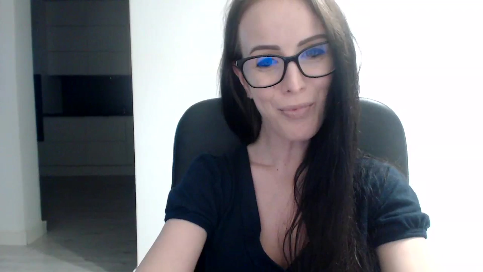 Gallery image thumbnail from Alexys23's myfreecams stream on, 09/10/2023, 03:31 image 10 of 20