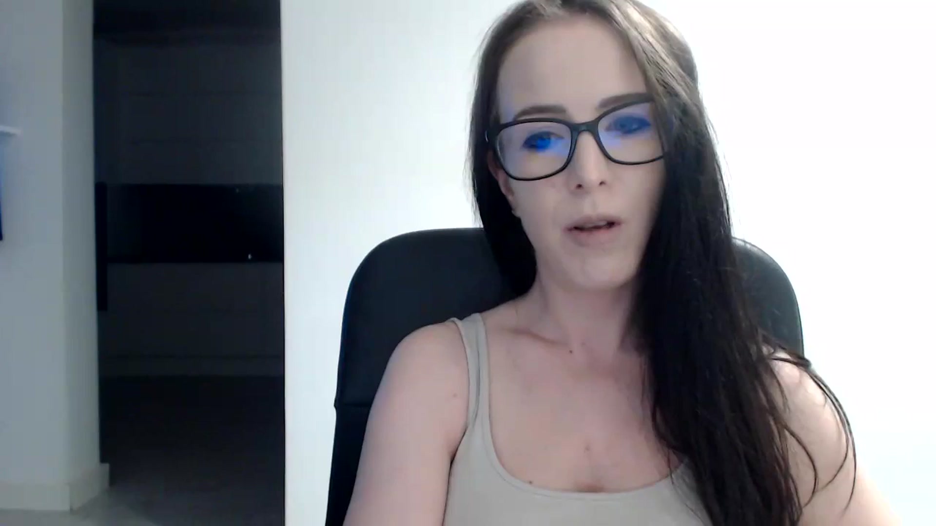 Gallery image thumbnail from Alexys23's myfreecams stream on, 09/18/2023, 01:07 image 1 of 20