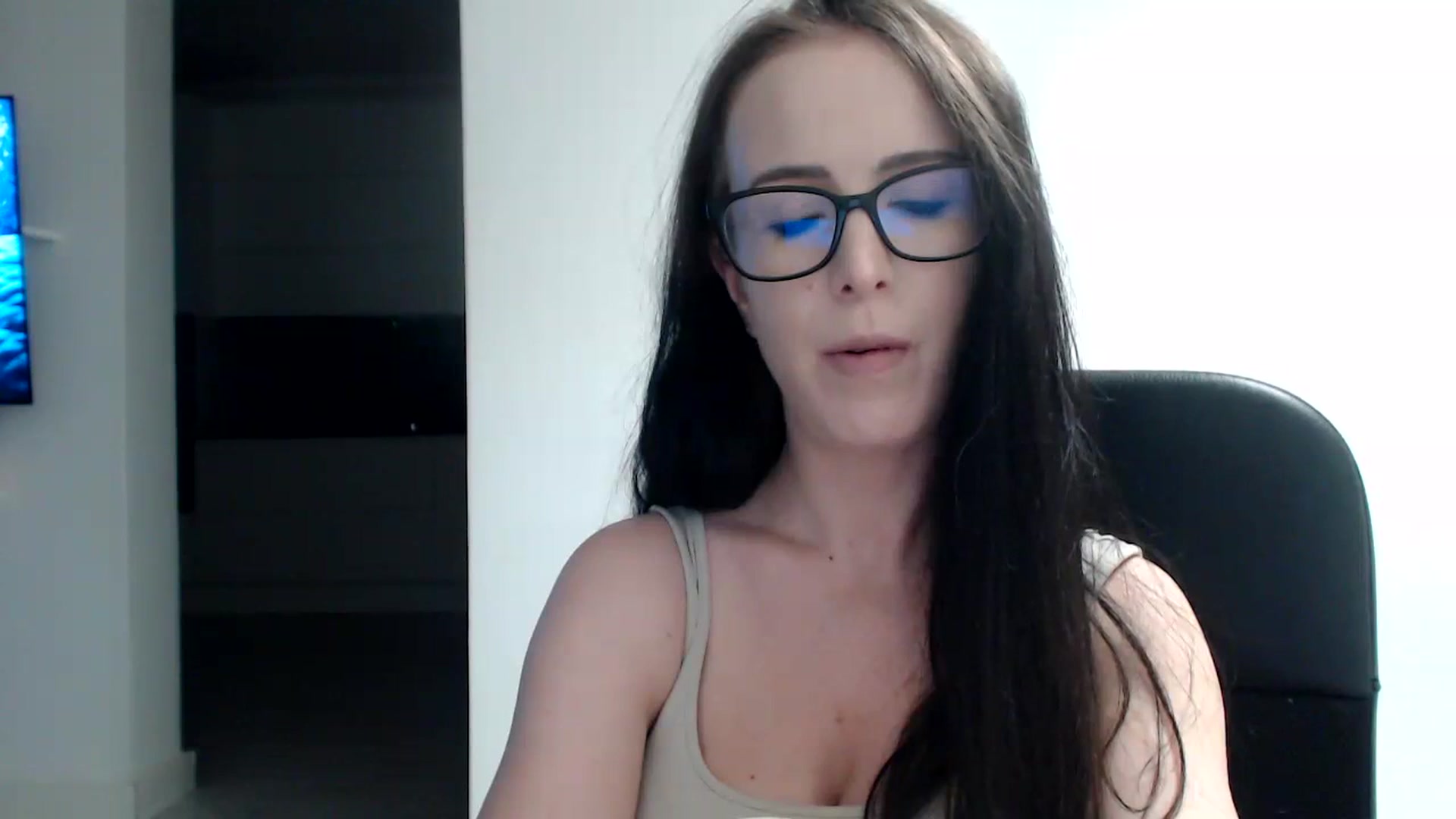 Gallery image thumbnail from Alexys23's myfreecams stream on, 09/18/2023, 03:38 image 8 of 20