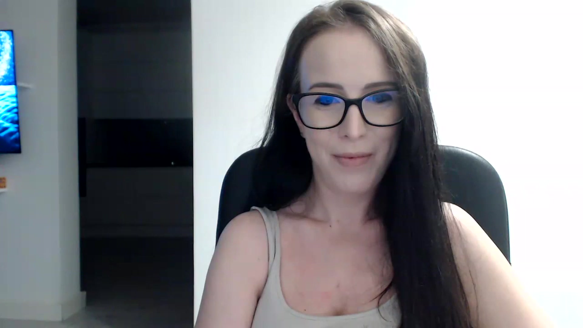 Gallery image thumbnail from Alexys23's myfreecams stream on, 09/18/2023, 03:38 image 16 of 20