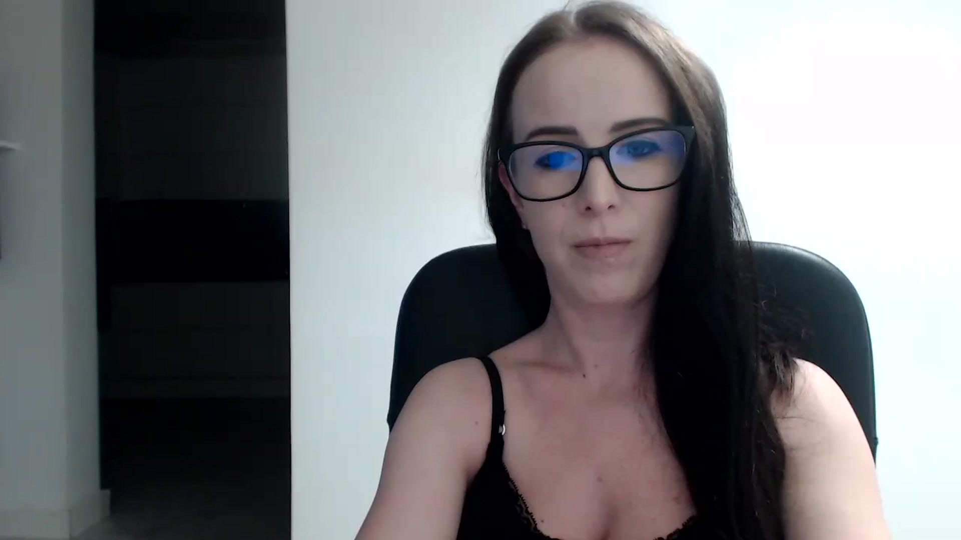 Gallery image thumbnail from Alexys23's myfreecams stream on, 10/08/2023, 24:44 image 1 of 20