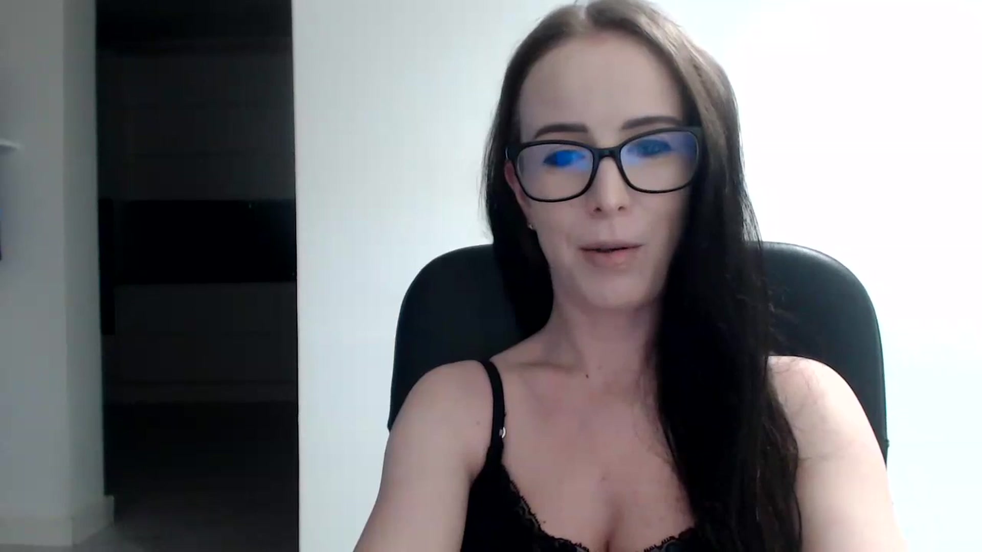 Gallery image thumbnail from Alexys23's myfreecams stream on, 10/08/2023, 24:44 image 6 of 20