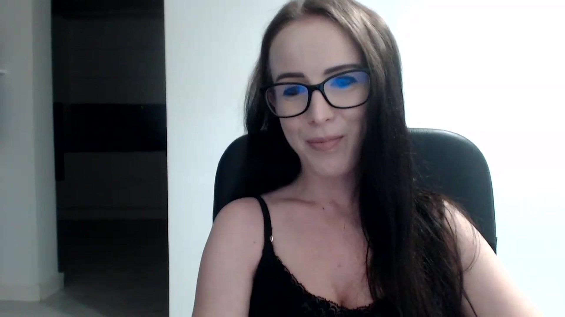 Gallery image thumbnail from Alexys23's myfreecams stream on, 10/08/2023, 24:44 image 19 of 20