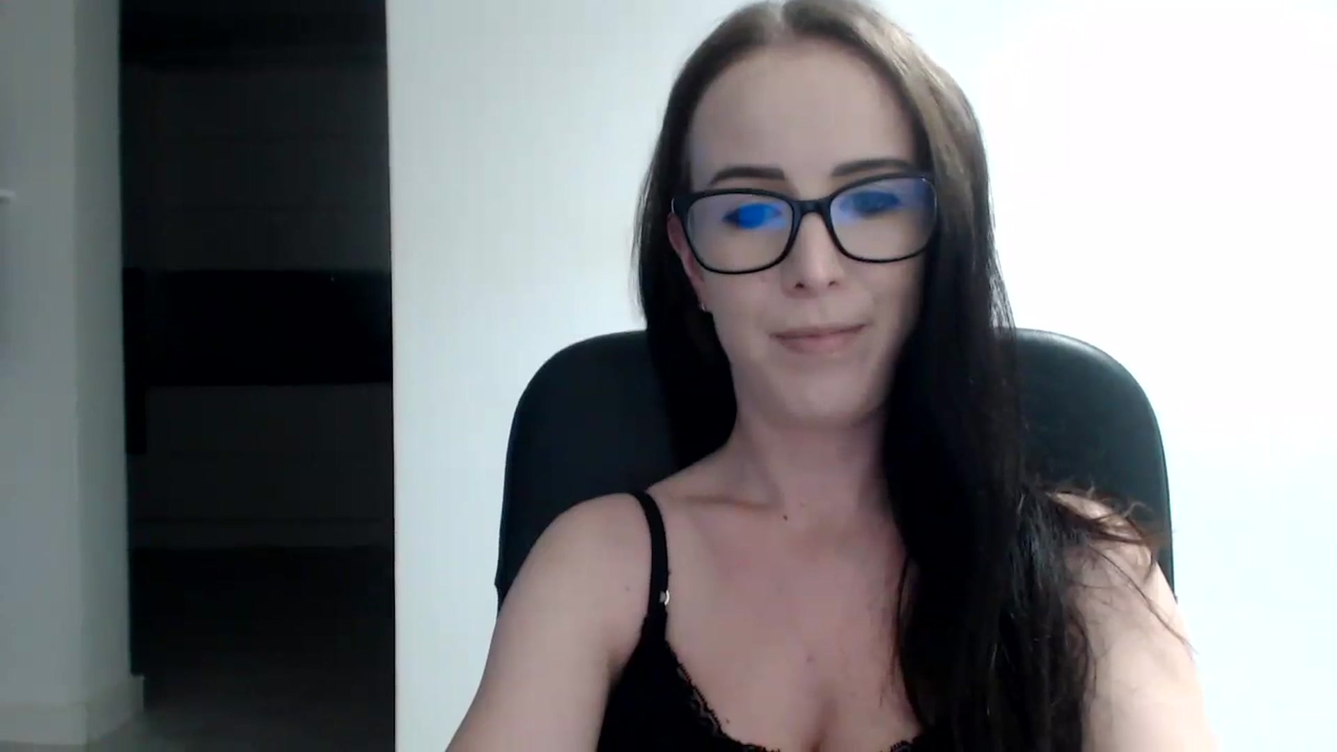 Gallery image thumbnail from Alexys23's myfreecams stream on, 10/08/2023, 24:44 image 9 of 20