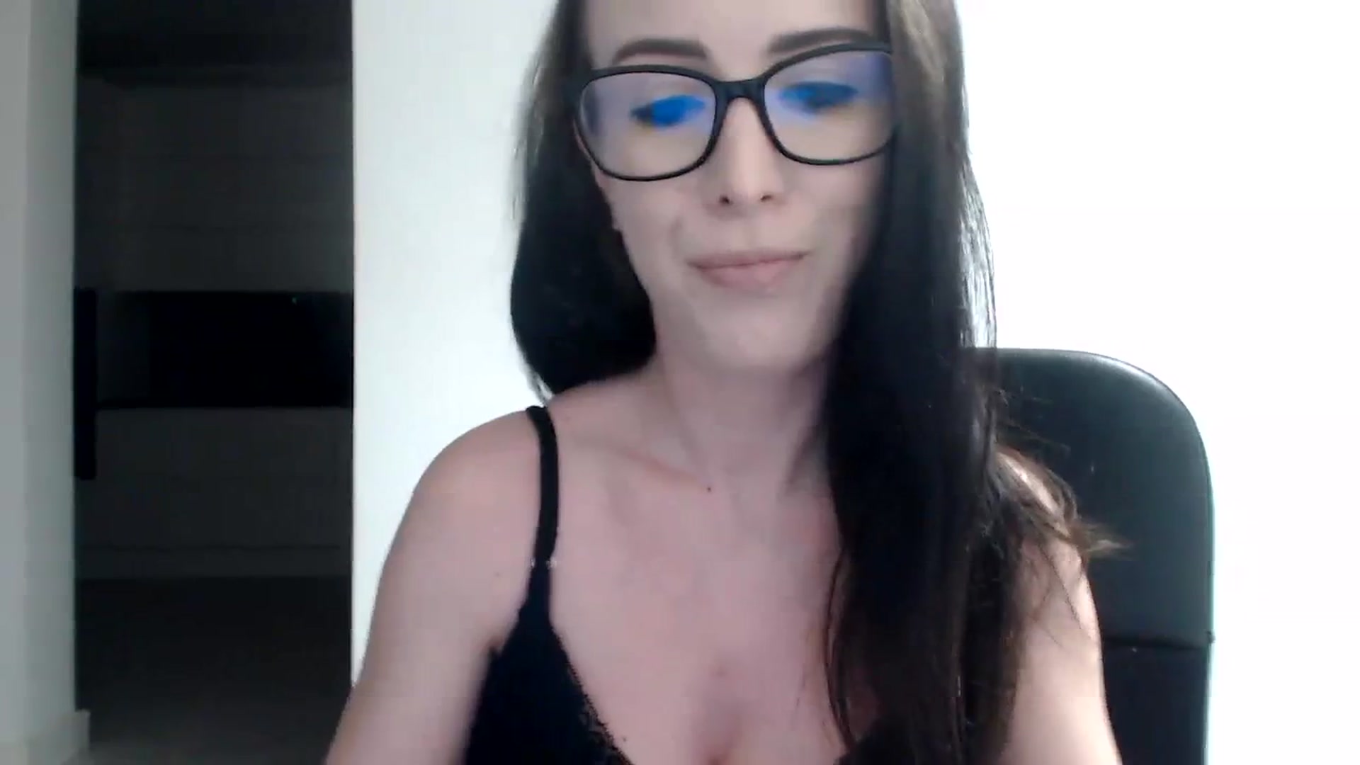 Gallery image thumbnail from Alexys23's myfreecams stream on, 10/08/2023, 24:44 image 10 of 20