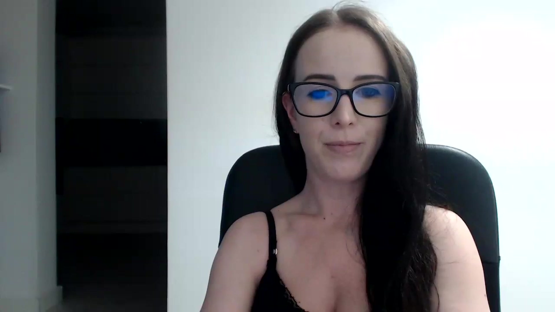 Gallery image thumbnail from Alexys23's myfreecams stream on, 10/08/2023, 24:44 image 4 of 20