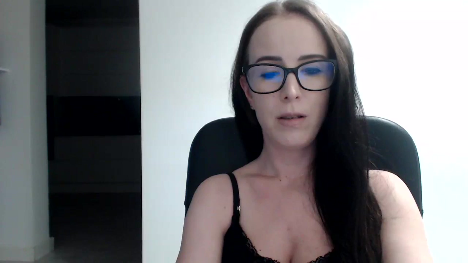 Gallery image thumbnail from Alexys23's myfreecams stream on, 10/08/2023, 24:44 image 5 of 20