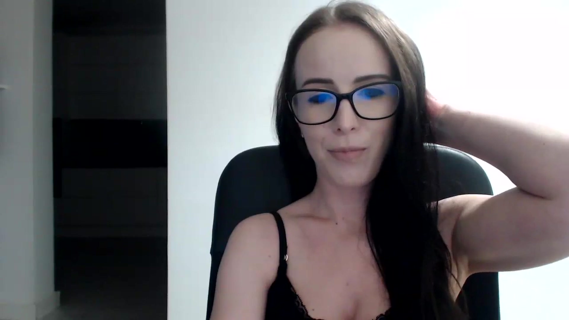 Gallery image thumbnail from Alexys23's myfreecams stream on, 10/08/2023, 24:44 image 7 of 20