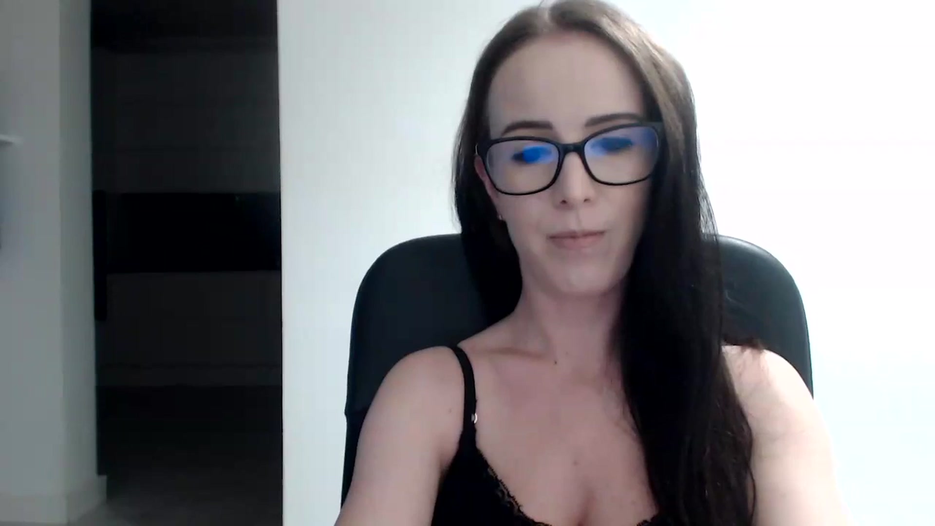 Gallery image thumbnail from Alexys23's myfreecams stream on, 10/08/2023, 24:44 image 3 of 20