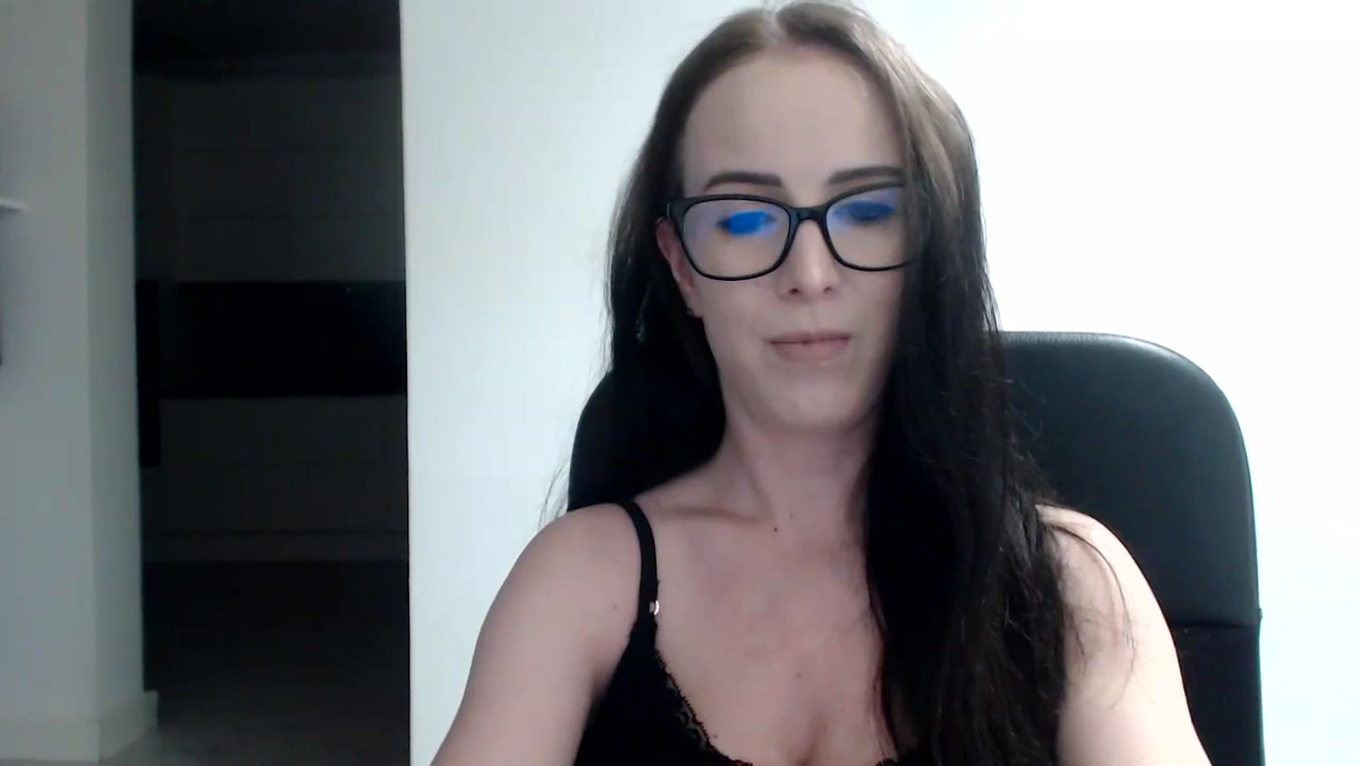 Gallery image thumbnail from Alexys23's myfreecams stream on, 10/08/2023, 24:44 image 17 of 20