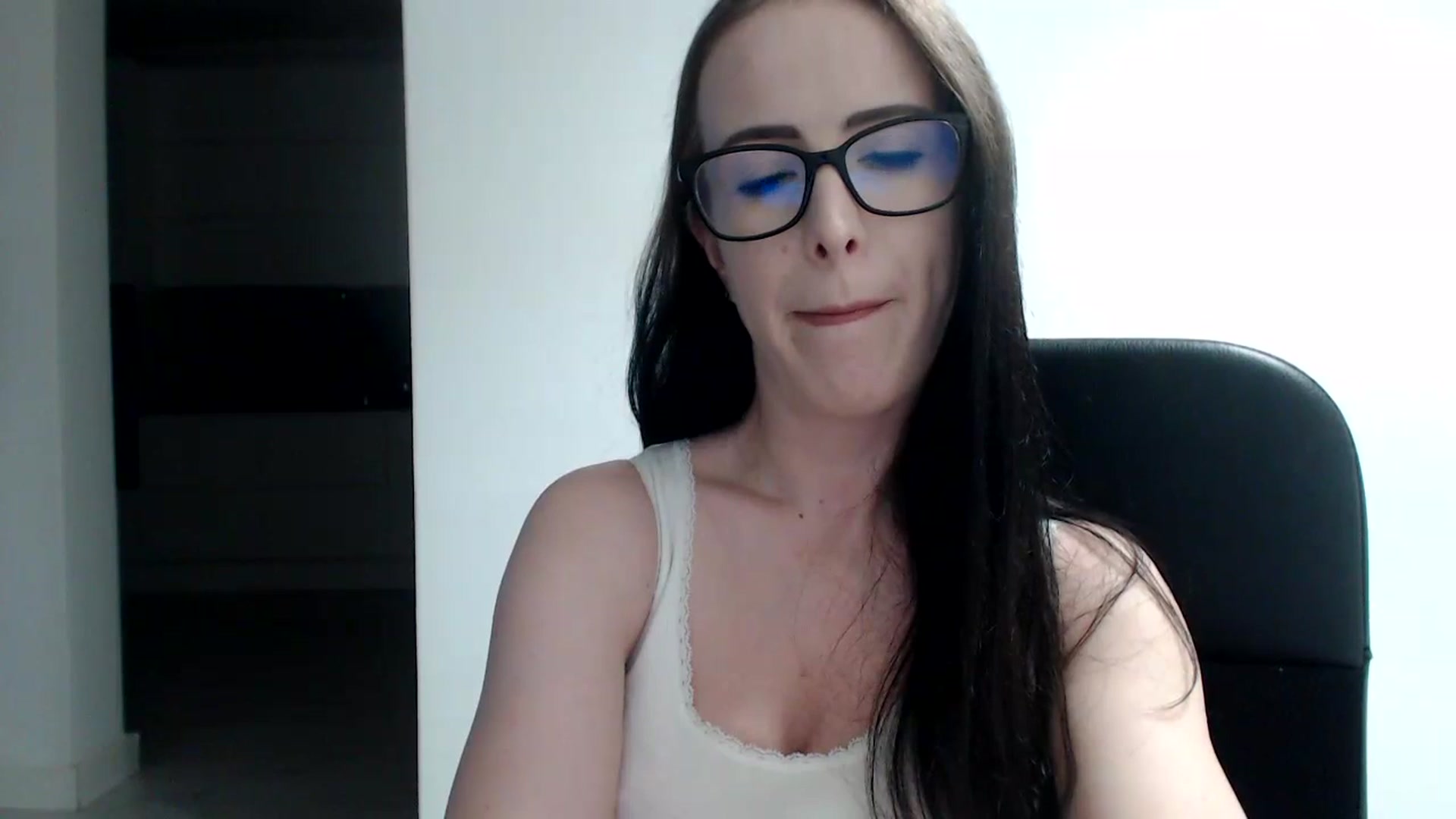 Gallery image thumbnail from Alexys23's myfreecams stream on, 10/09/2023, 02:40 image 12 of 20