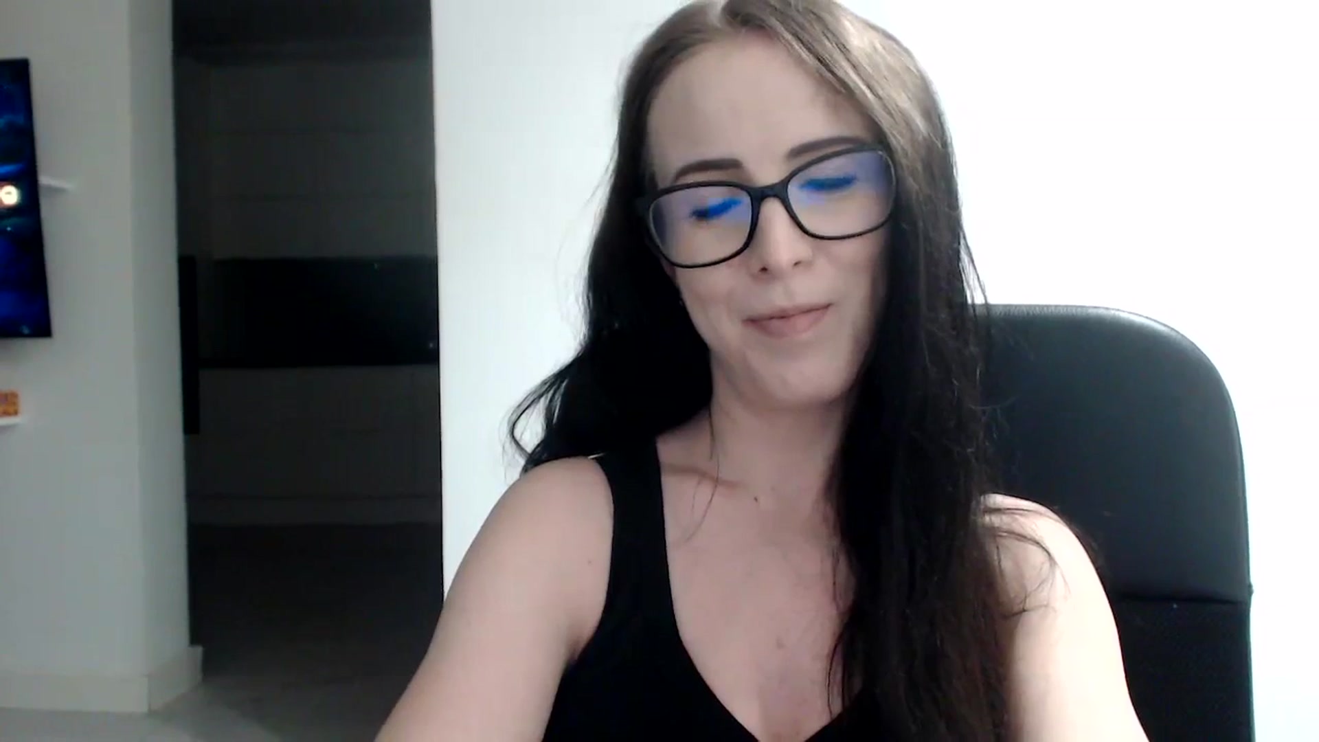 Gallery image thumbnail from Alexys23's myfreecams stream on, 10/15/2023, 02:54 image 11 of 20