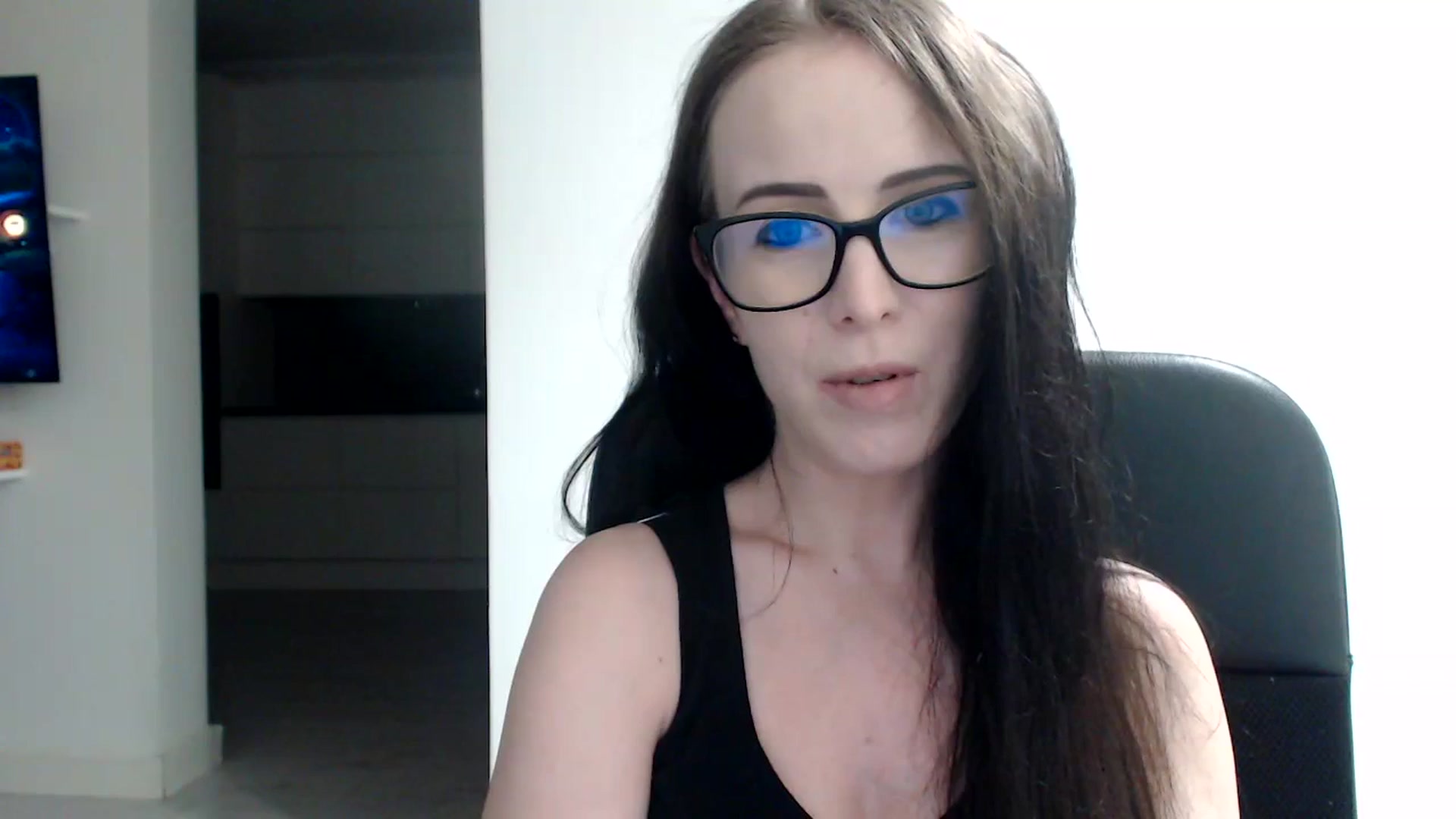 Gallery image thumbnail from Alexys23's myfreecams stream on, 10/15/2023, 02:54 image 6 of 20