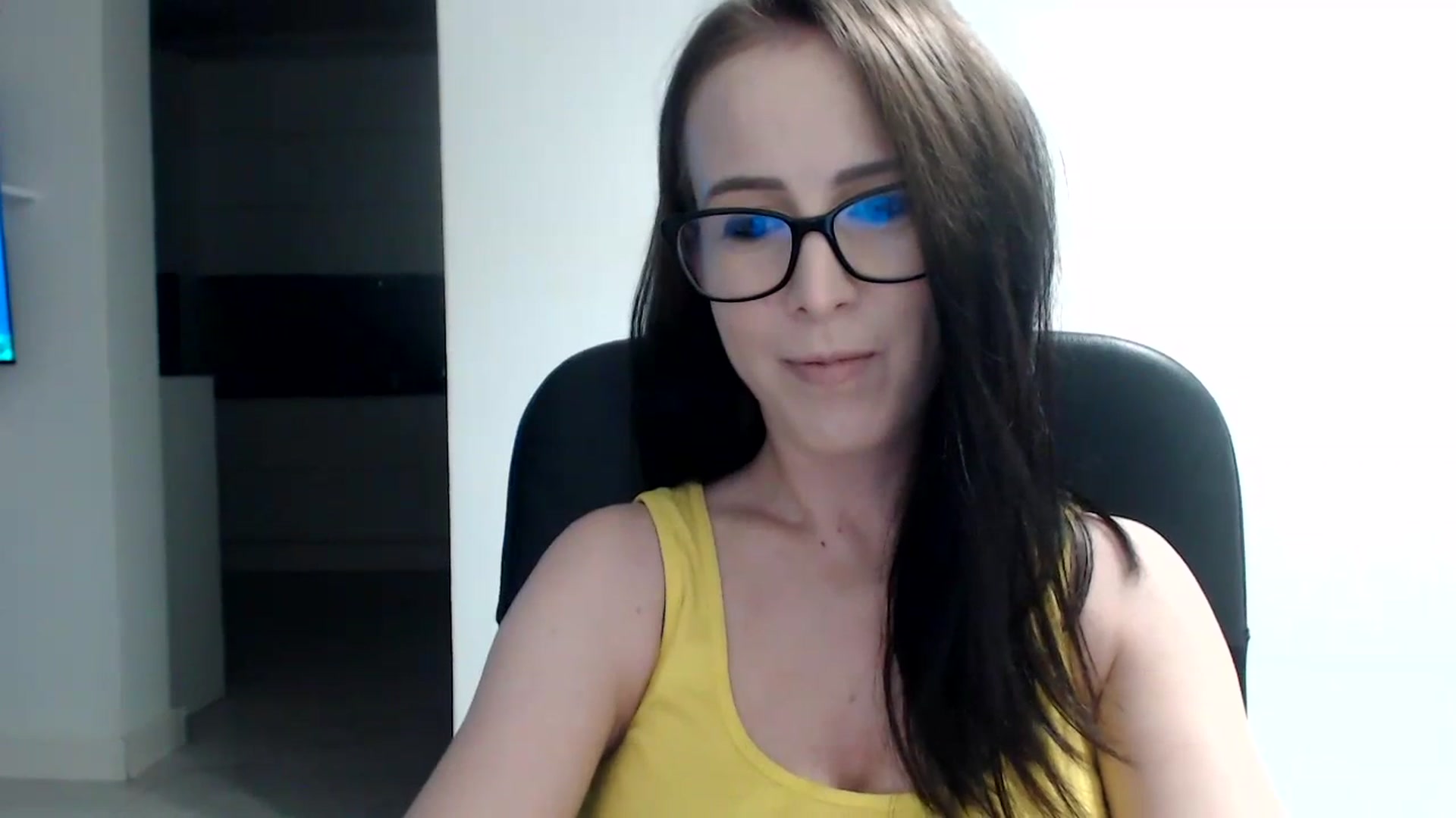 Gallery image thumbnail from Alexys23's myfreecams stream on, 11/13/2023, 02:49 image 4 of 20