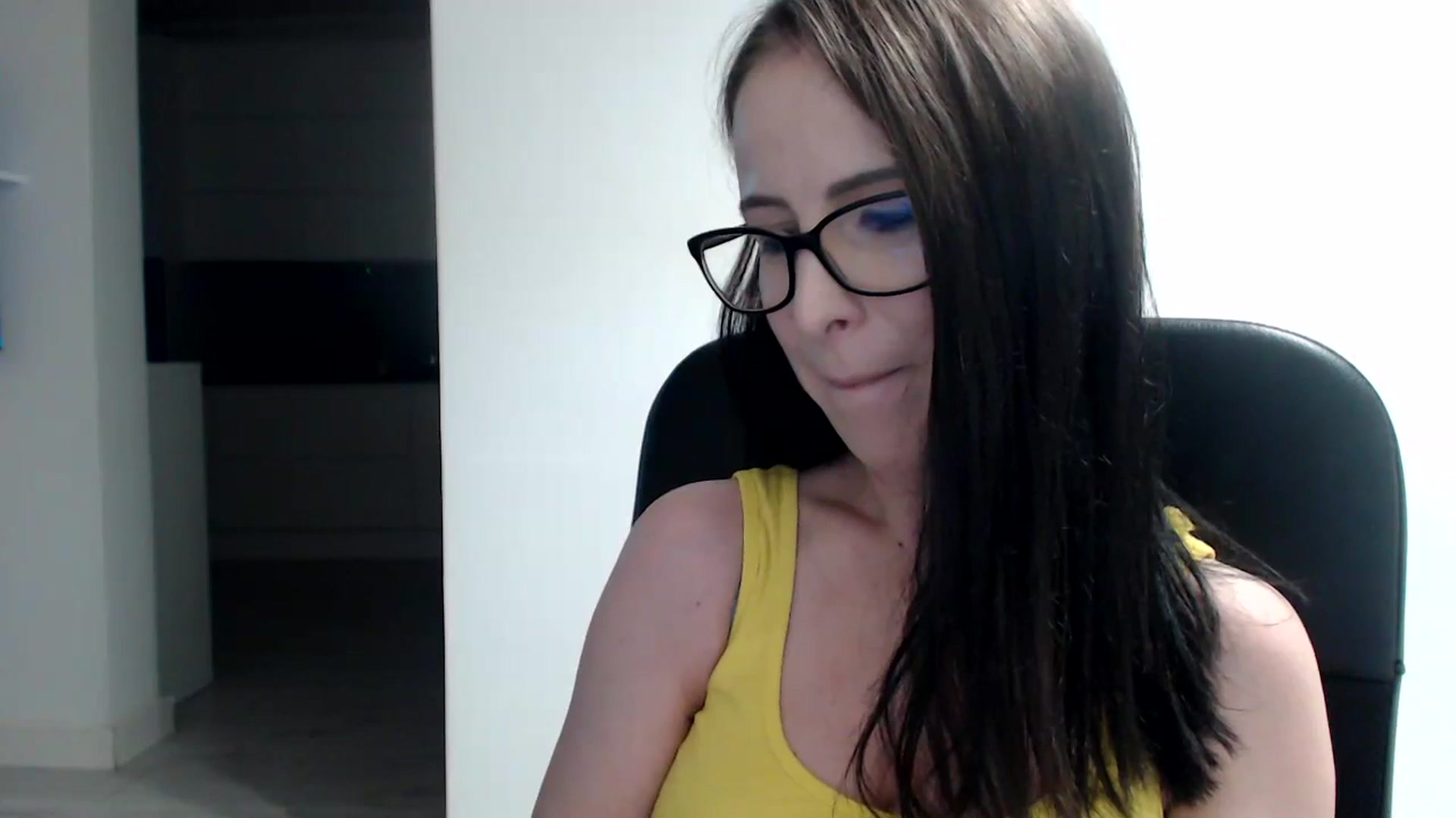 Gallery image thumbnail from Alexys23's myfreecams stream on, 11/13/2023, 02:49 image 9 of 20