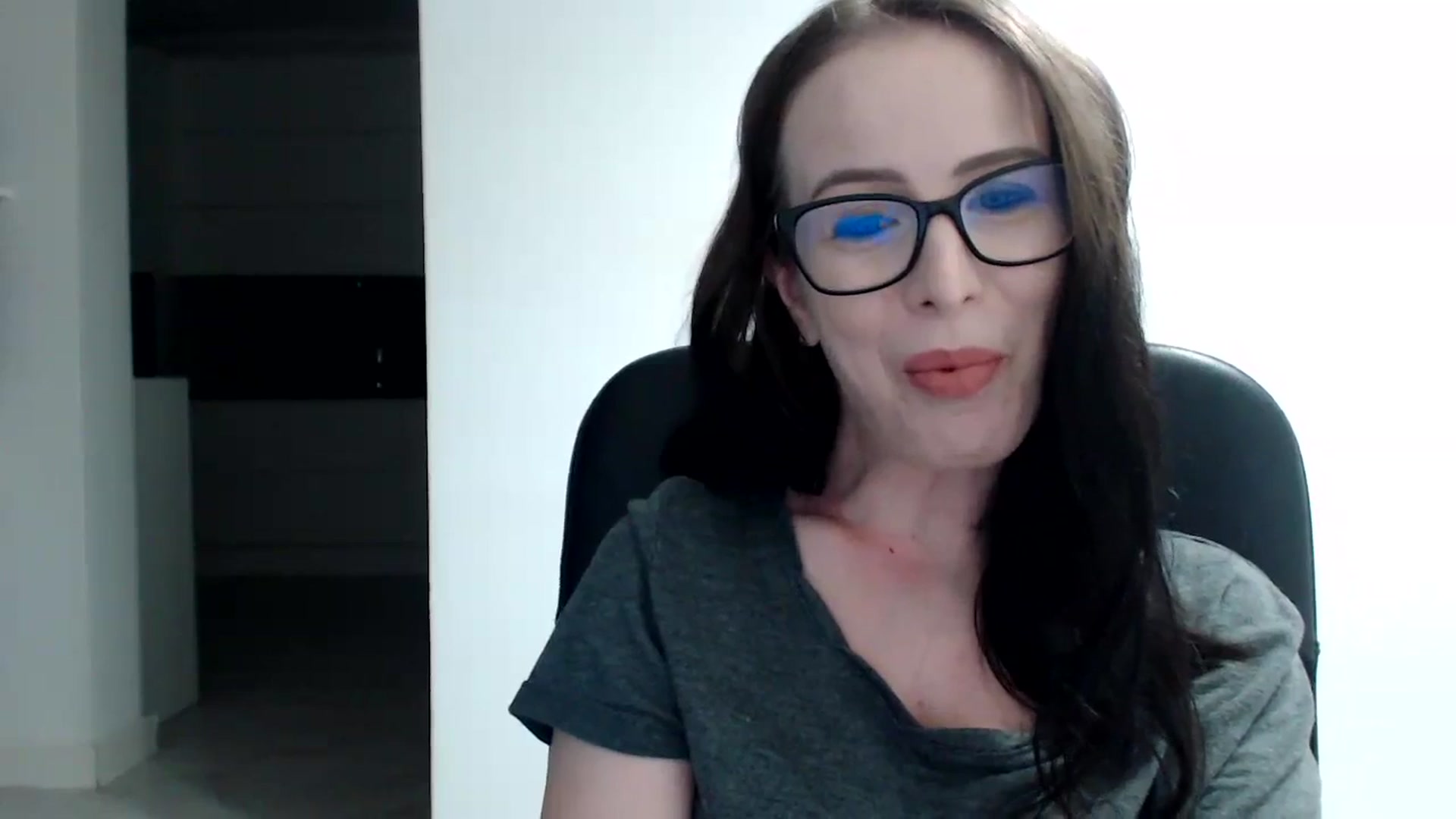 Gallery image thumbnail from Alexys23's myfreecams stream on, 12/10/2023, 03:21 image 7 of 20