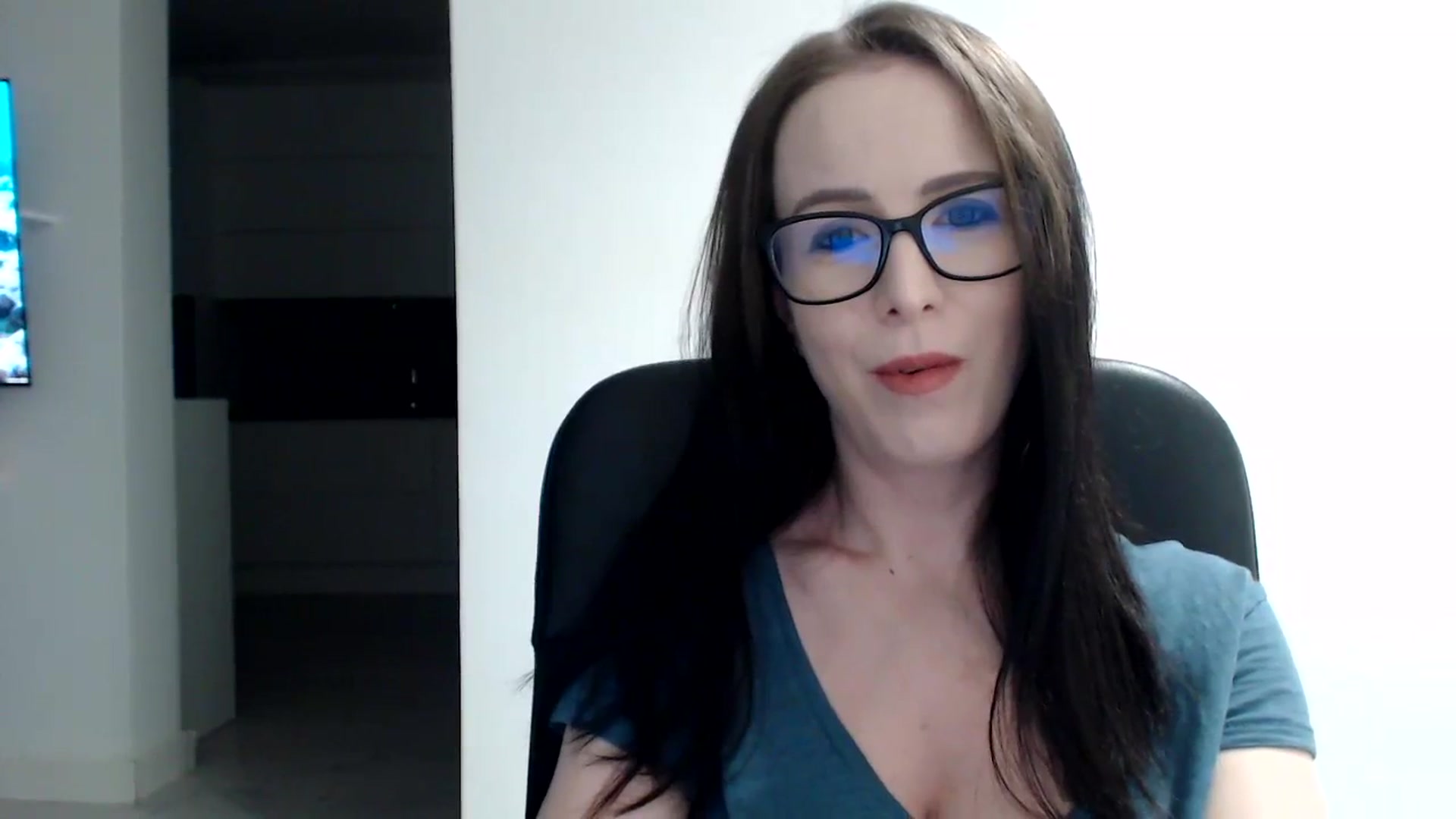 Gallery image thumbnail from Alexys23's myfreecams stream on, 12/11/2023, 03:06 image 9 of 20