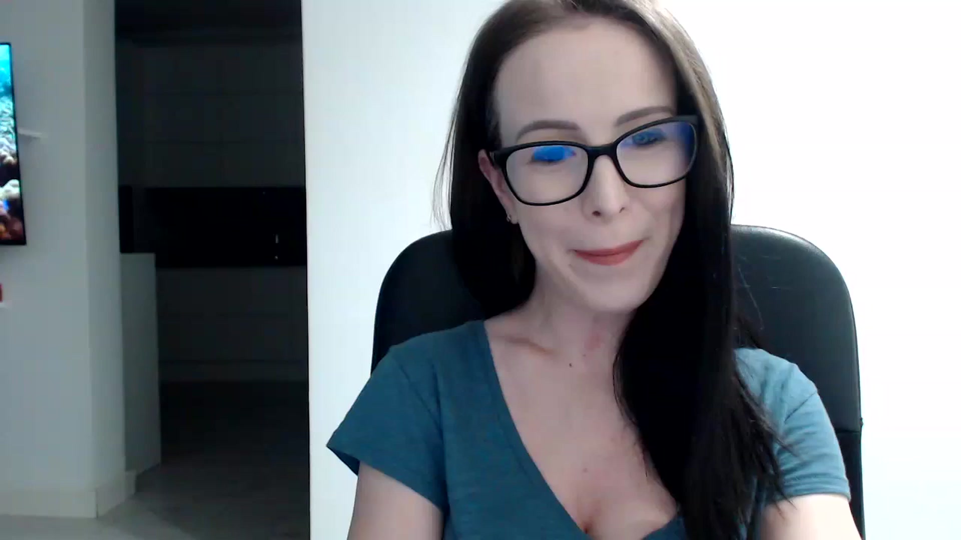 Gallery image thumbnail from Alexys23's myfreecams stream on, 12/11/2023, 03:06 image 1 of 20