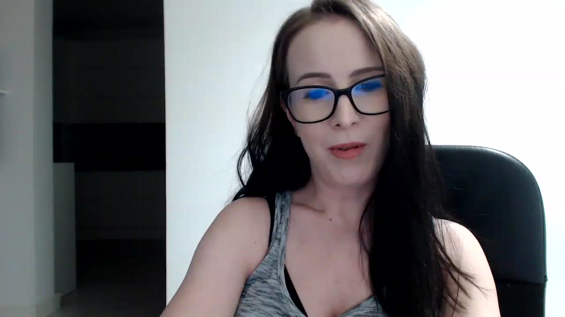 Gallery image thumbnail from Alexys23's myfreecams stream on, 12/17/2023, 02:36 image 15 of 20