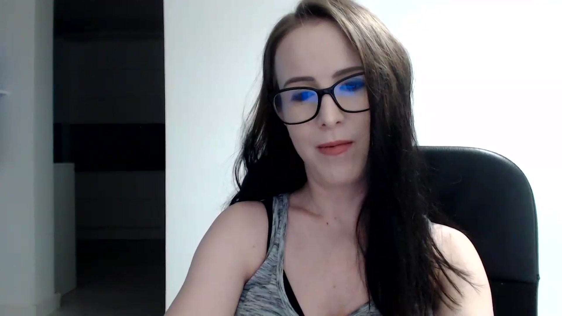 Gallery image thumbnail from Alexys23's myfreecams stream on, 12/17/2023, 02:36 image 16 of 20