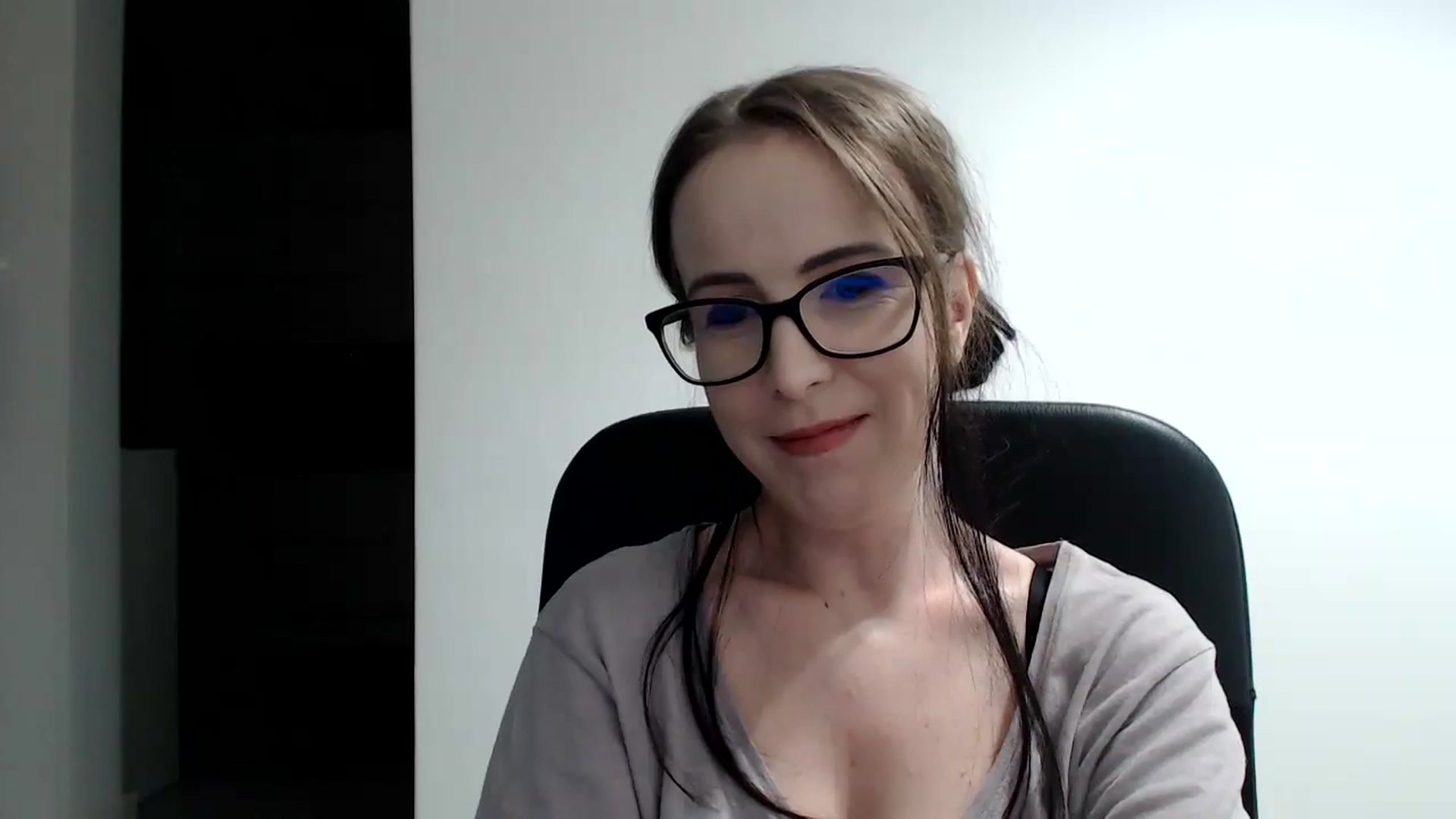 Gallery image thumbnail from Alexys23's myfreecams stream on, 01/29/2024, 03:44 image 6 of 20