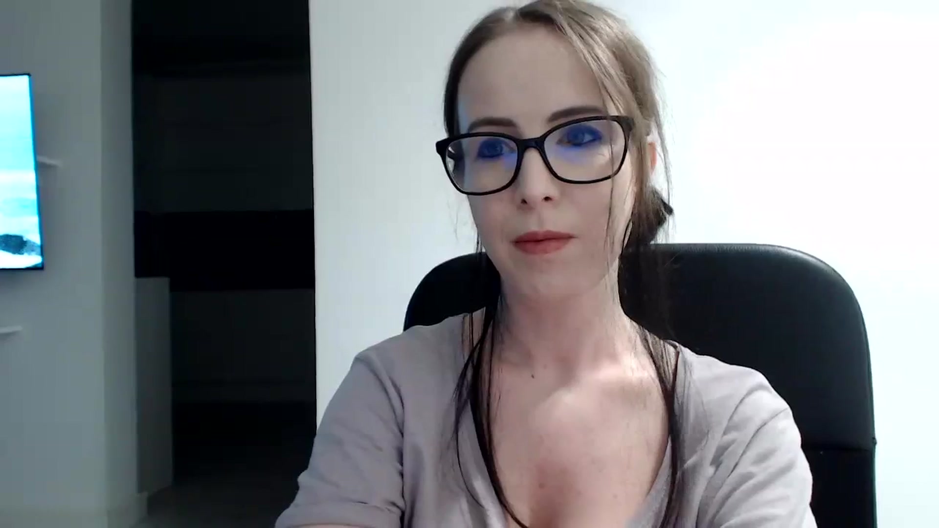 Gallery image thumbnail from Alexys23's myfreecams stream on, 01/29/2024, 03:44 image 17 of 20