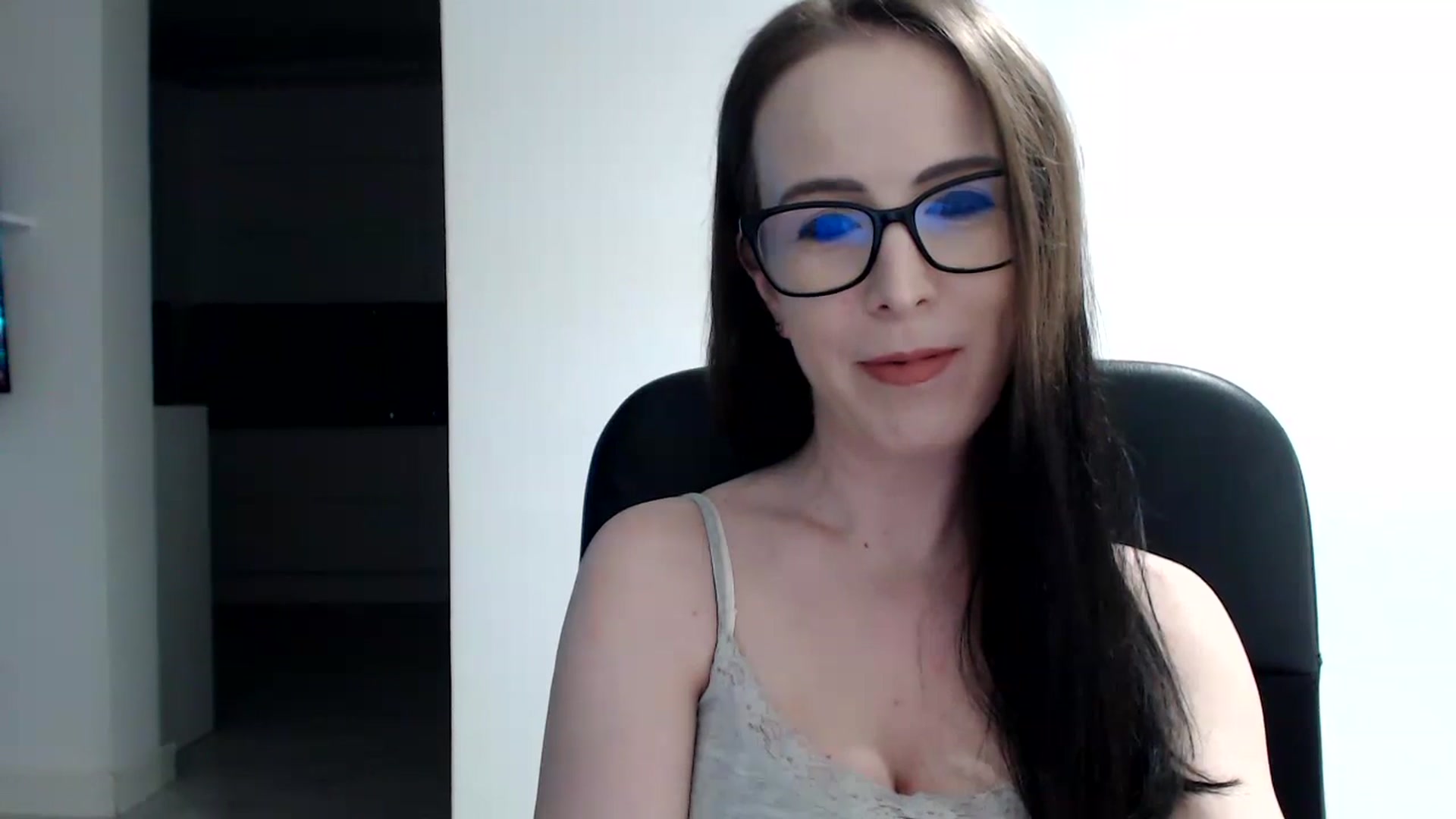 Gallery image thumbnail from Alexys23's myfreecams stream on, 04/28/2024, 01:52 image 3 of 20