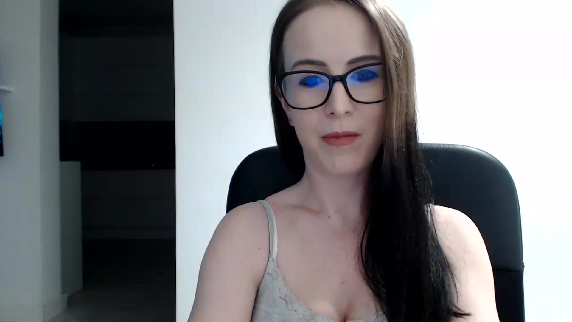 Gallery image thumbnail from Alexys23's myfreecams stream on, 04/28/2024, 01:52 image 2 of 20