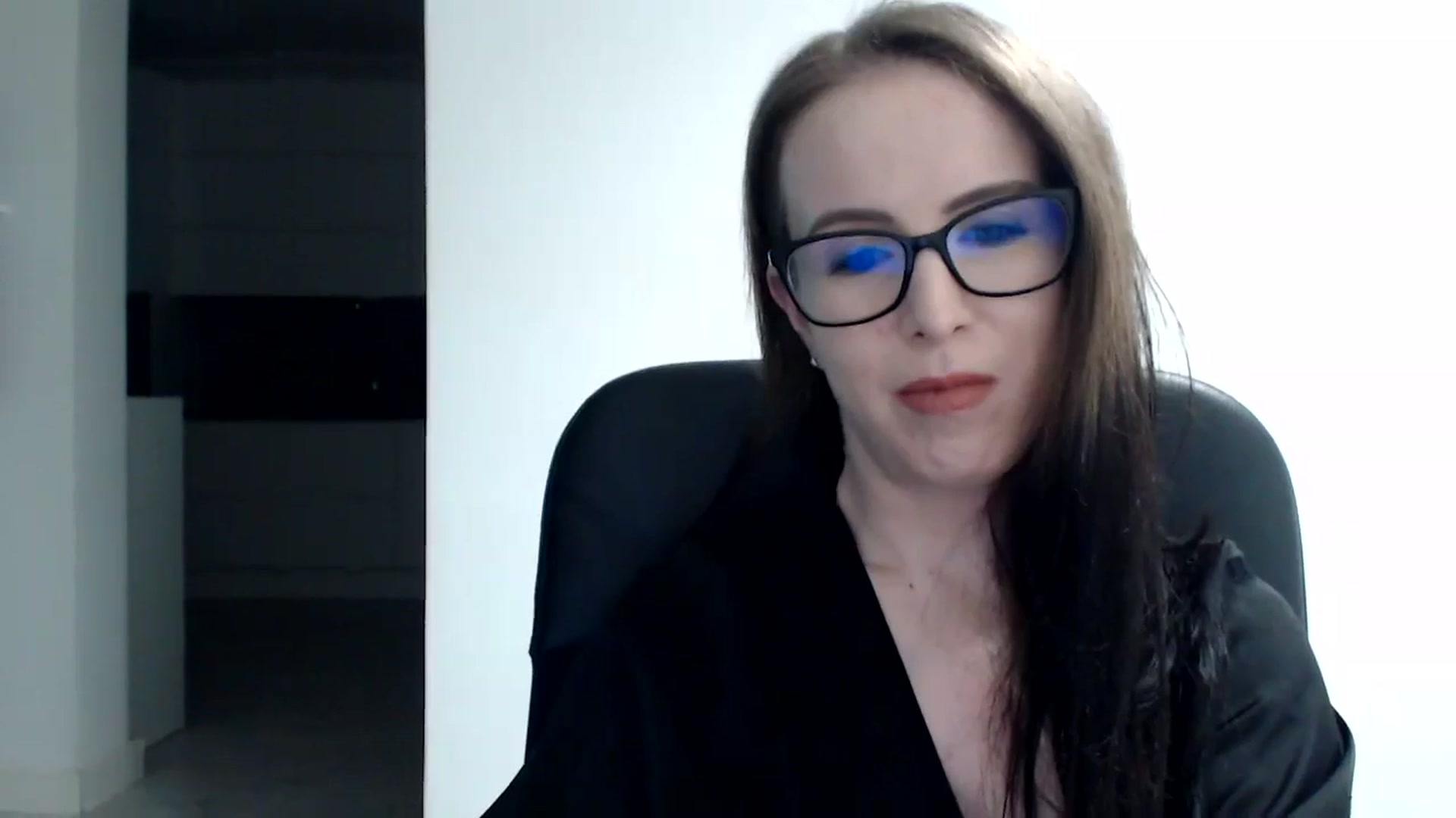 Gallery image thumbnail from Alexys23's myfreecams stream on, 05/27/2024, 24:38 image 6 of 20