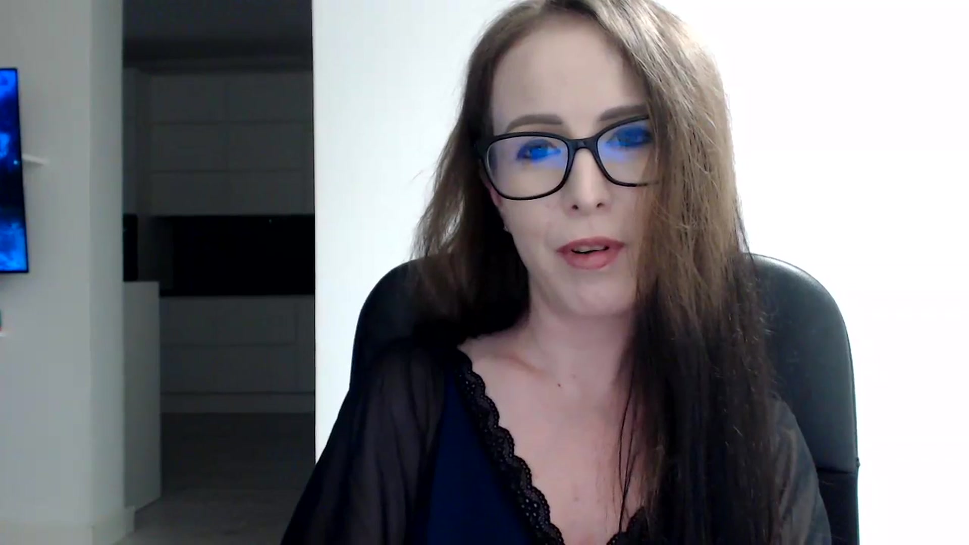 Gallery image thumbnail from Alexys23's myfreecams stream on, 06/23/2024, 03:58 image 7 of 20