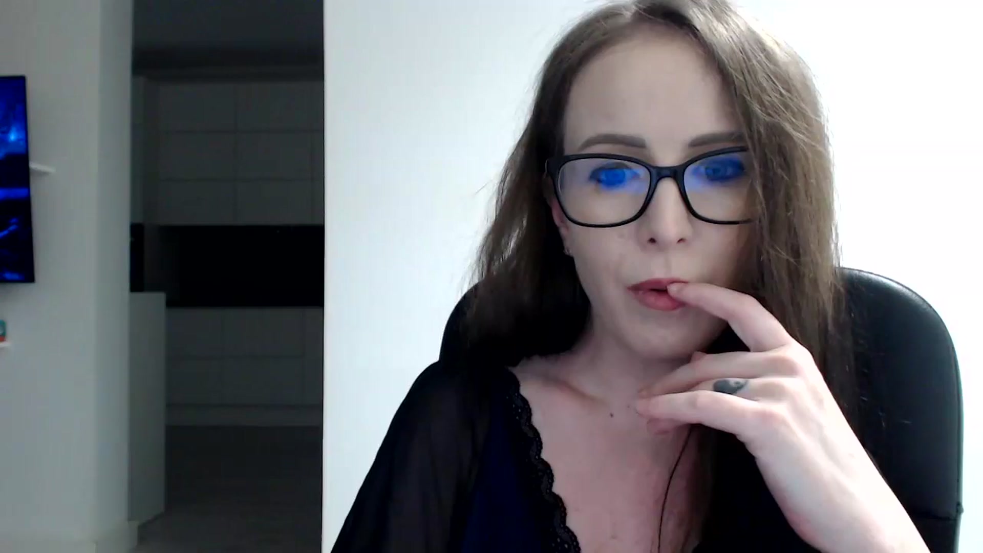 Gallery image thumbnail from Alexys23's myfreecams stream on, 06/23/2024, 03:58 image 14 of 20