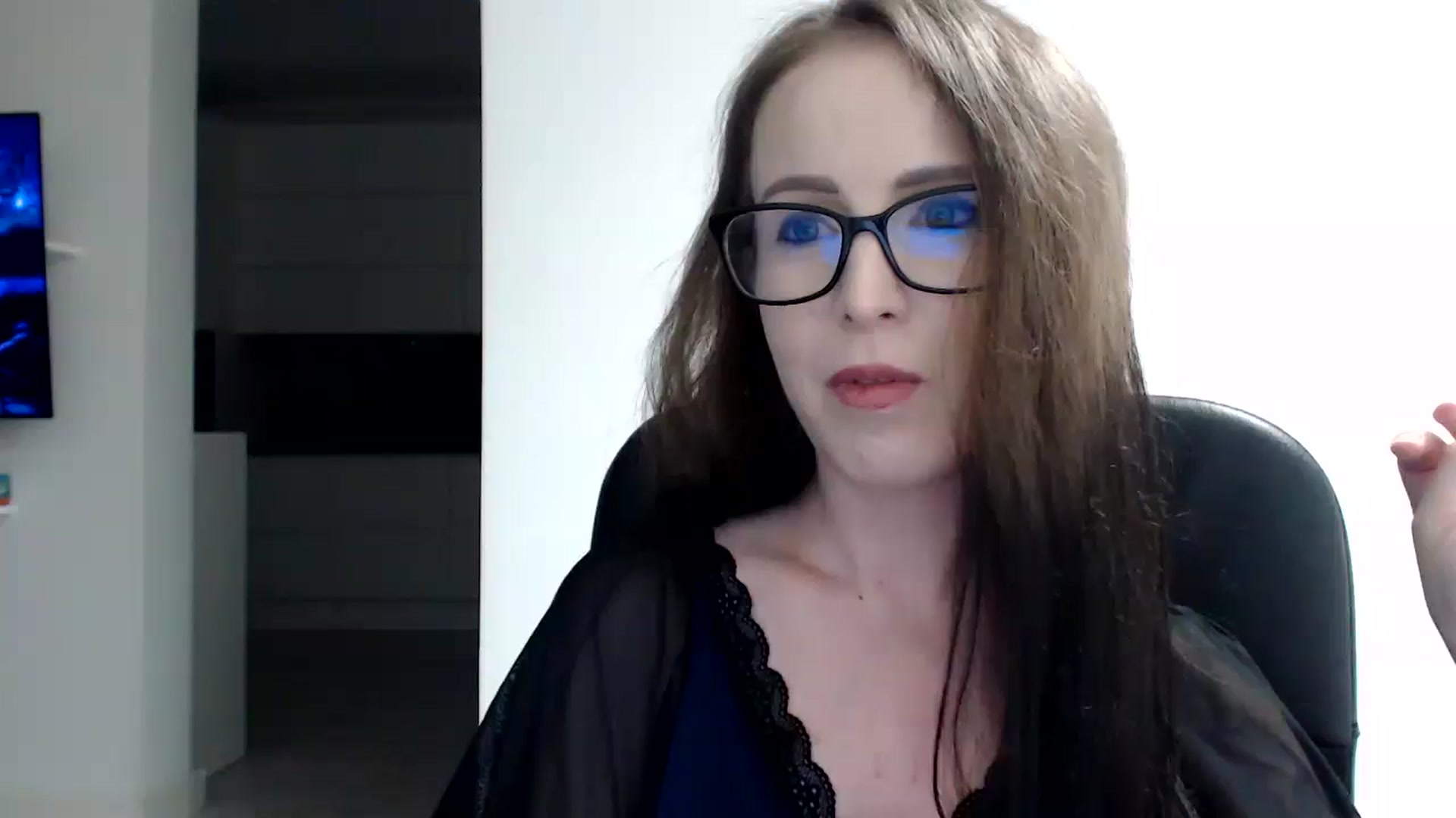 Gallery image thumbnail from Alexys23's myfreecams stream on, 06/23/2024, 03:58 image 1 of 20