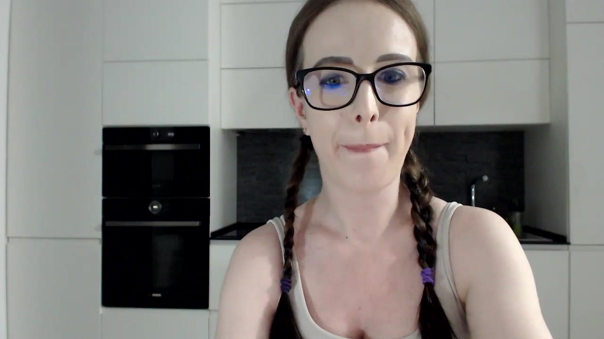 Gallery image thumbnail from Alexys23's myfreecams stream on, 08/26/2024, 01:38 image 16 of 20