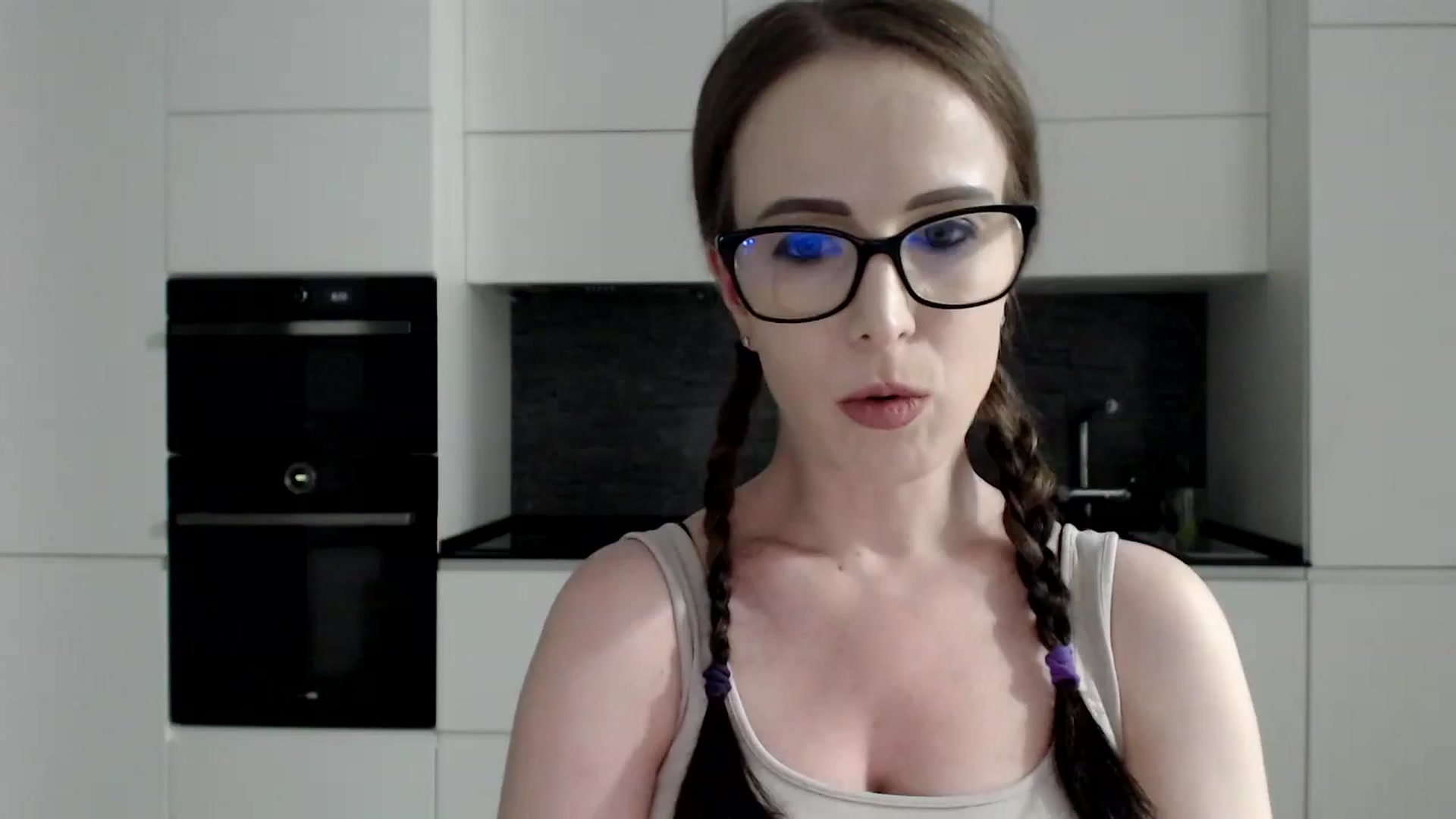 Gallery image thumbnail from Alexys23's myfreecams stream on, 08/26/2024, 03:12 image 14 of 20