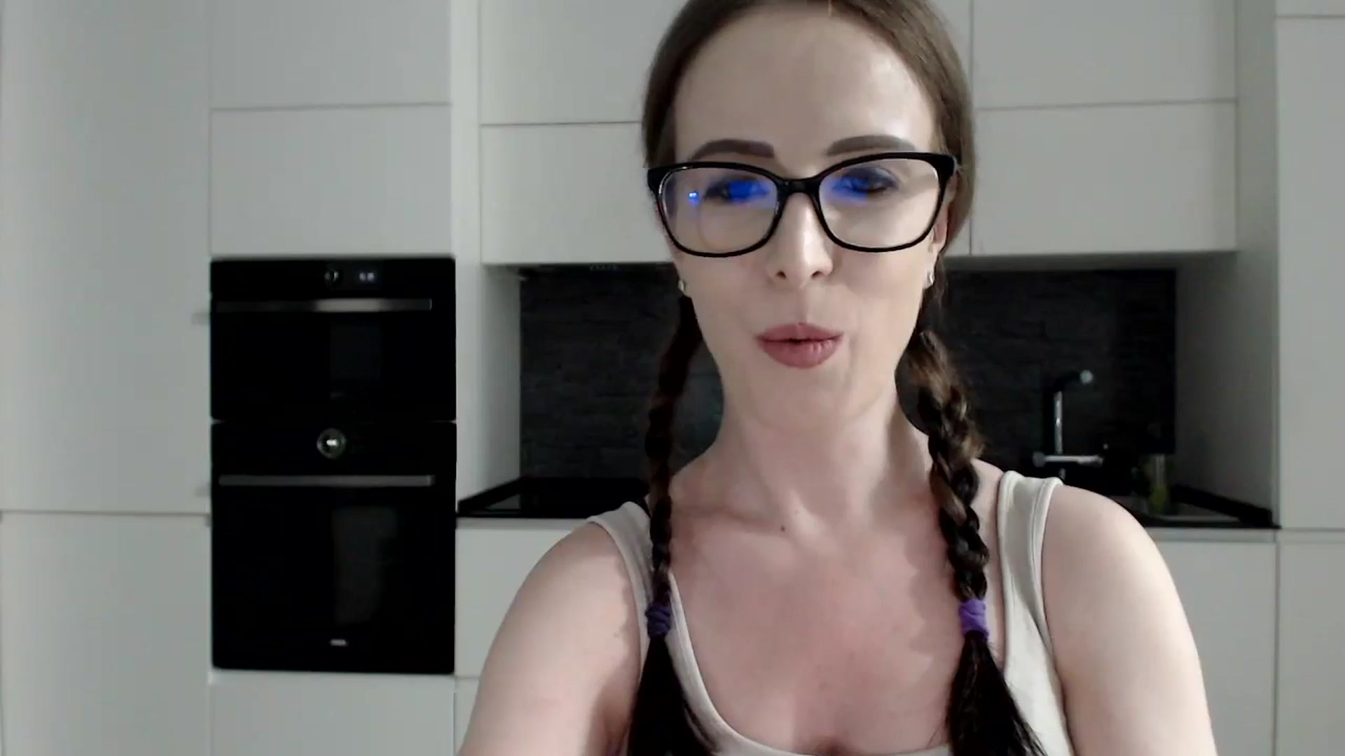 Gallery image thumbnail from Alexys23's myfreecams stream on, 08/26/2024, 03:12 image 3 of 20