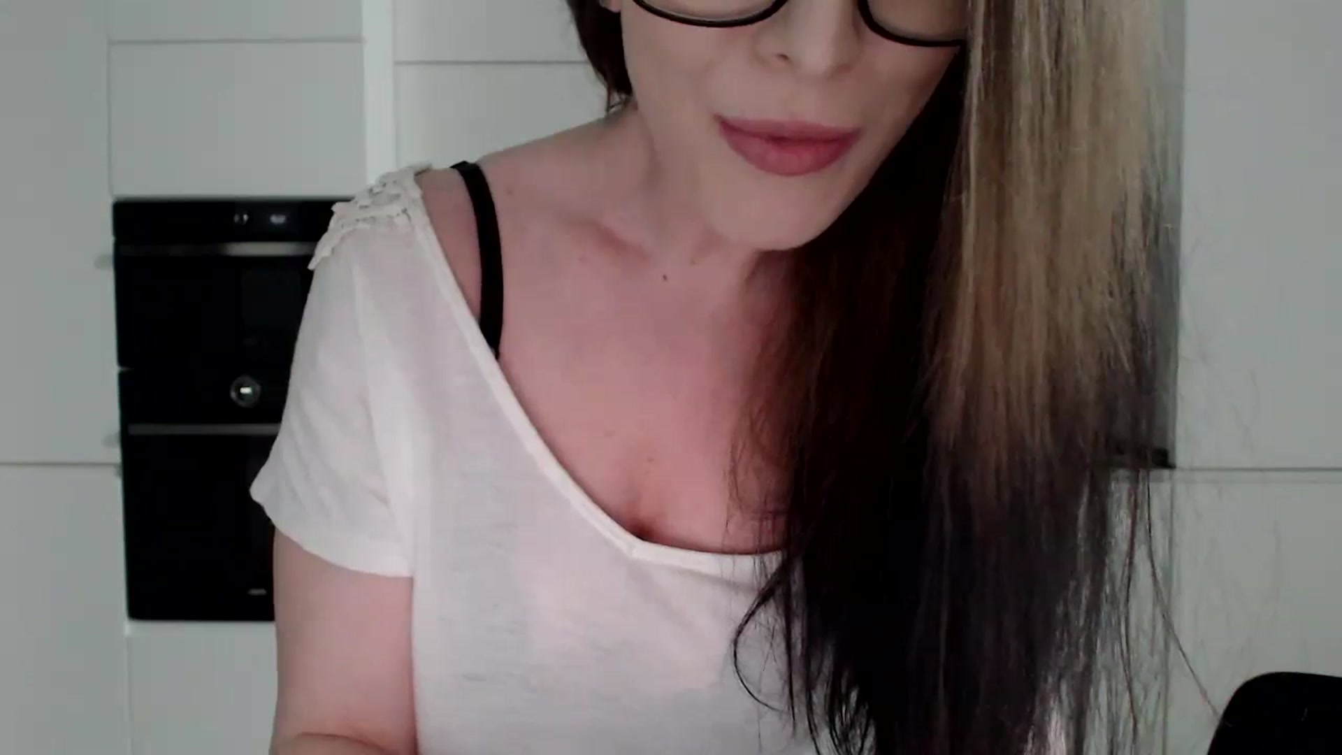 Gallery image thumbnail from Alexys23's myfreecams stream on, 09/22/2024, 01:57 image 14 of 20