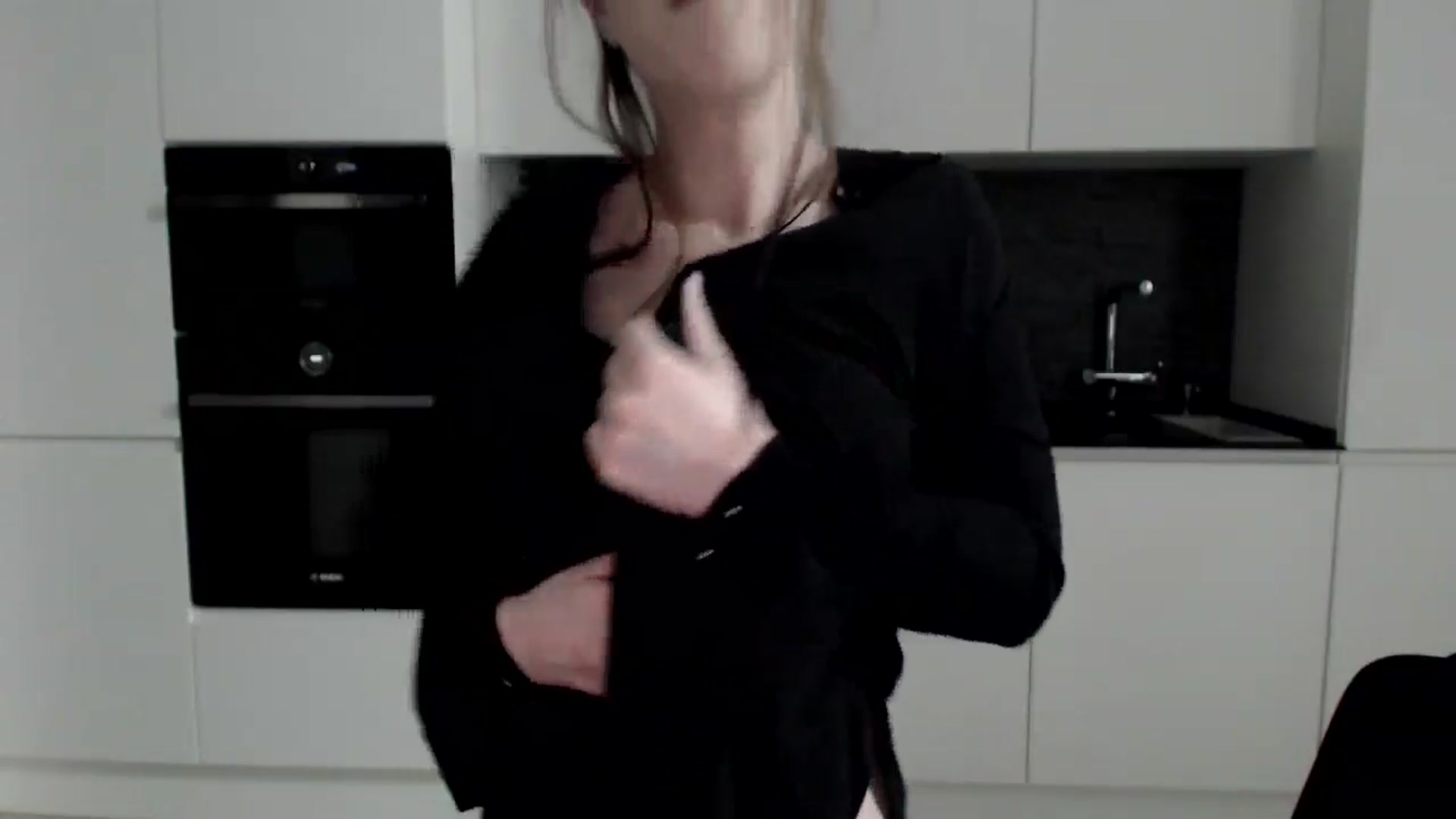 Gallery image thumbnail from Alexys23's myfreecams stream on, 11/25/2024, 04:08 image 17 of 20