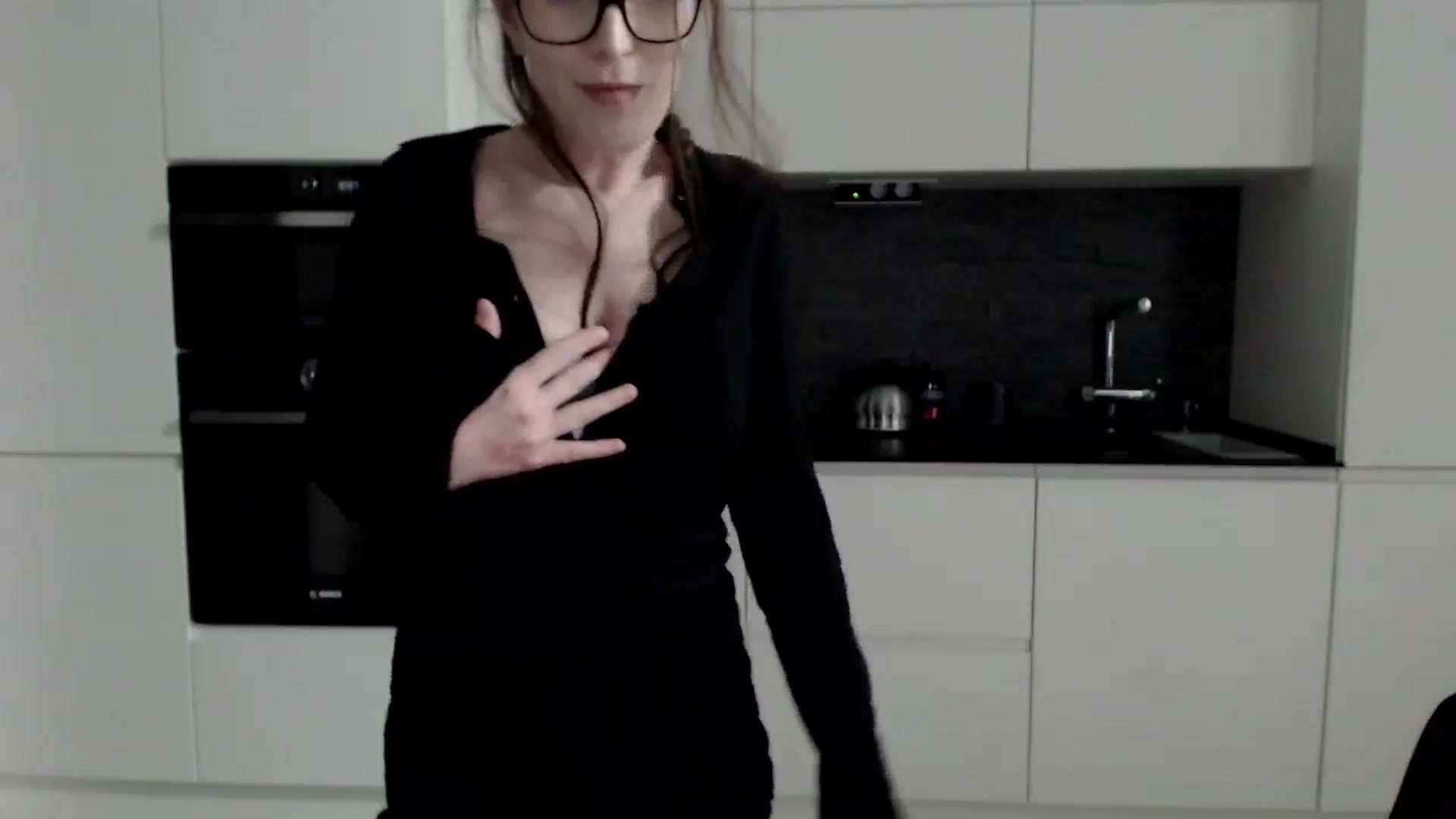 Gallery image thumbnail from Alexys23's myfreecams stream on, 11/25/2024, 04:08 image 11 of 20