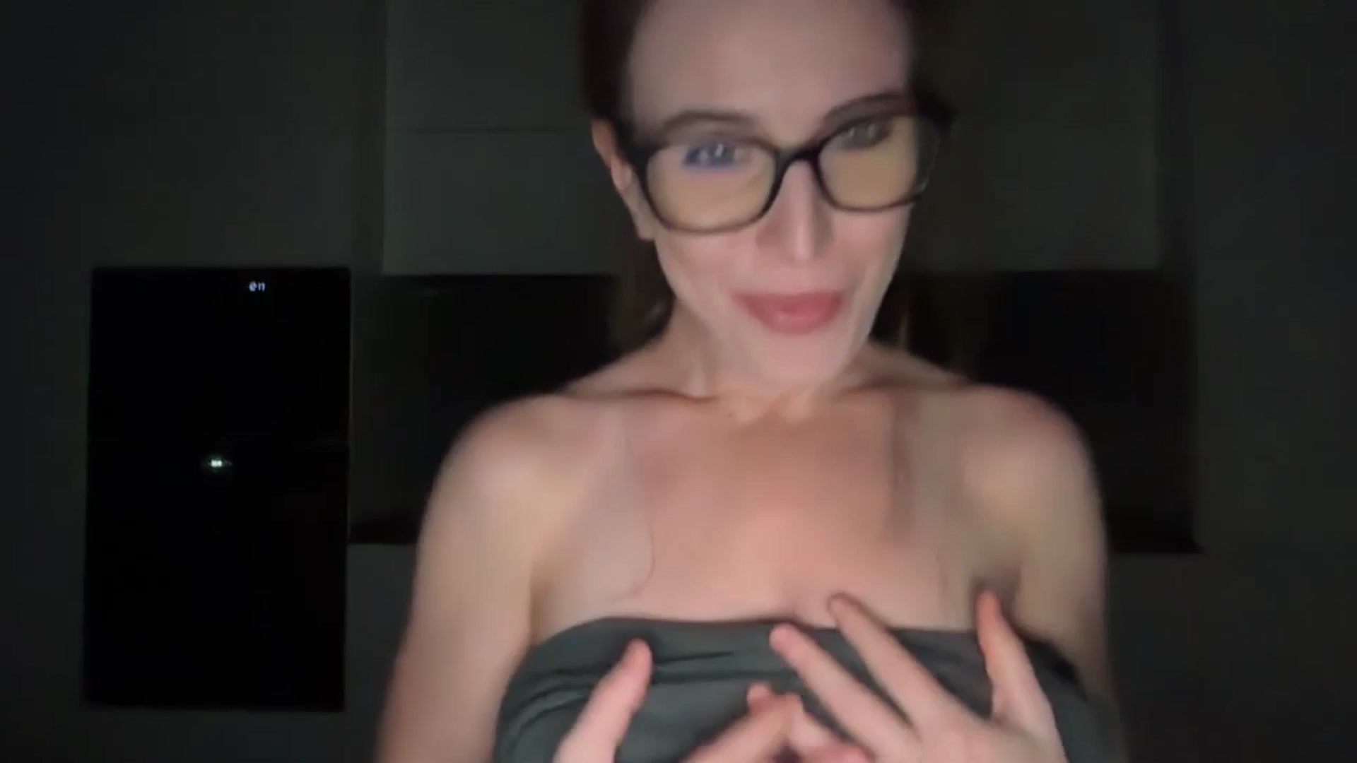 Gallery image thumbnail from Alexys23's myfreecams stream on, 10/05/2025, 20:43 image 4 of 20