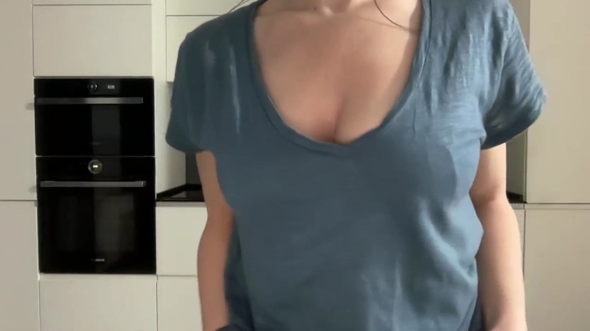 Gallery image thumbnail from Alexys23's myfreecams stream on, 12/06/2025, 20:19 image 2 of 20
