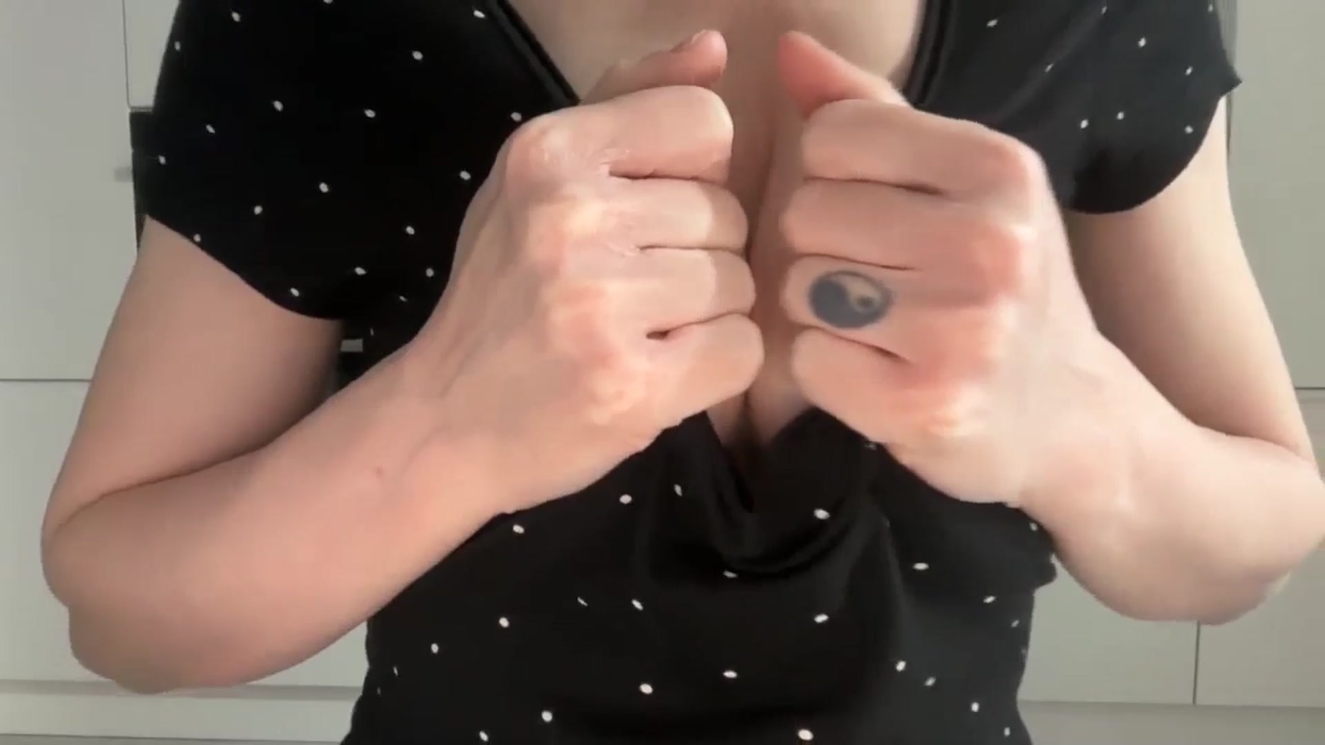 Gallery image thumbnail from Alexys23's myfreecams stream on, 04/19/2026, 20:38 image 15 of 20