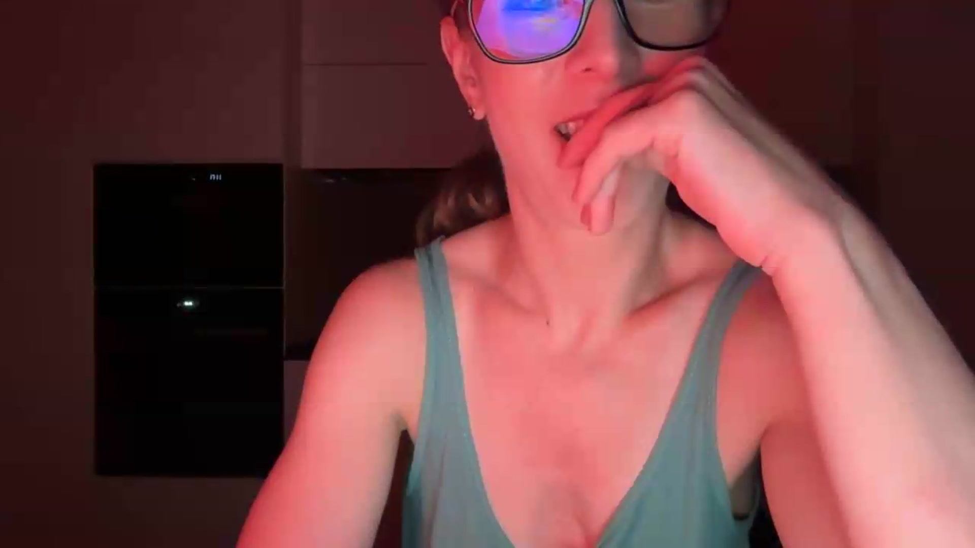 Gallery image thumbnail from Alexys23's myfreecams stream on, 06/28/2026, 22:07 image 18 of 20