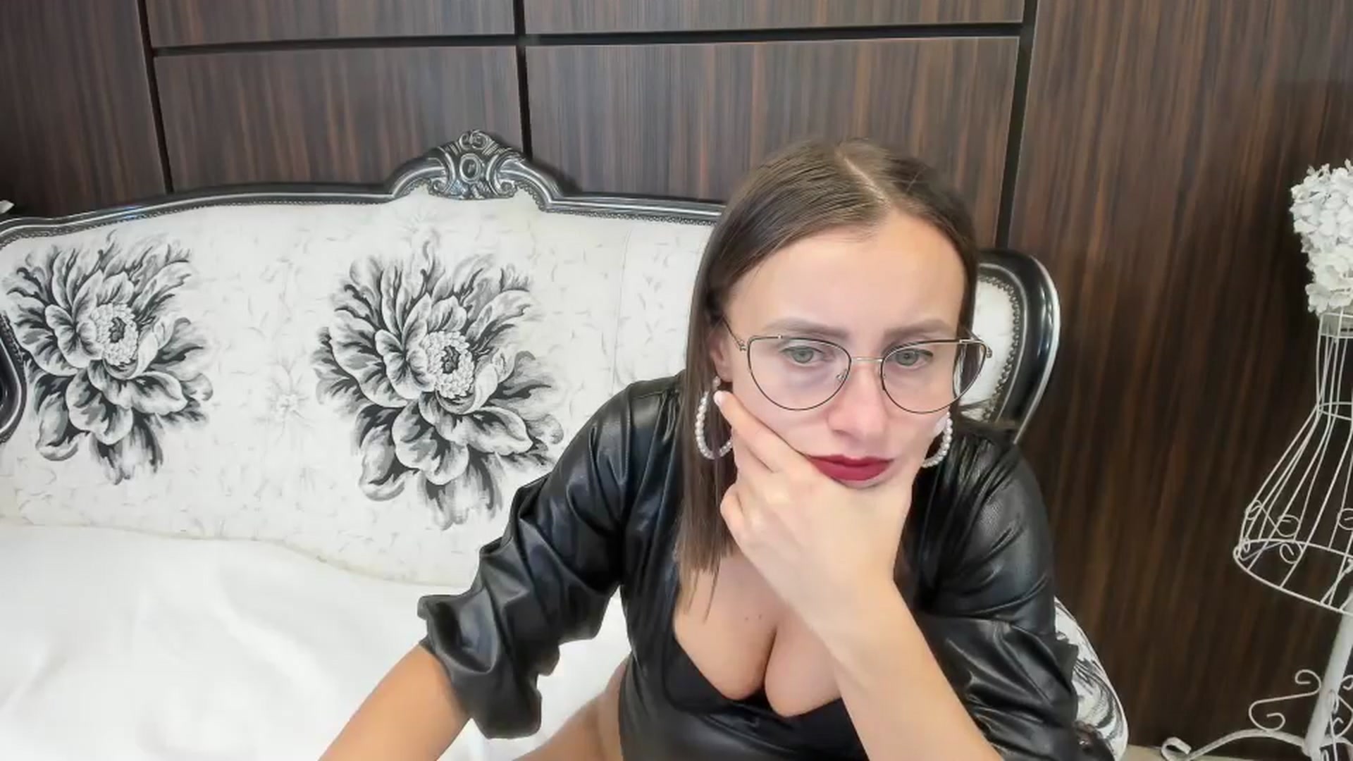 Gallery image thumbnail from Alfawoman_'s myfreecams stream on, 10/29/2024, 09:15 image 16 of 20