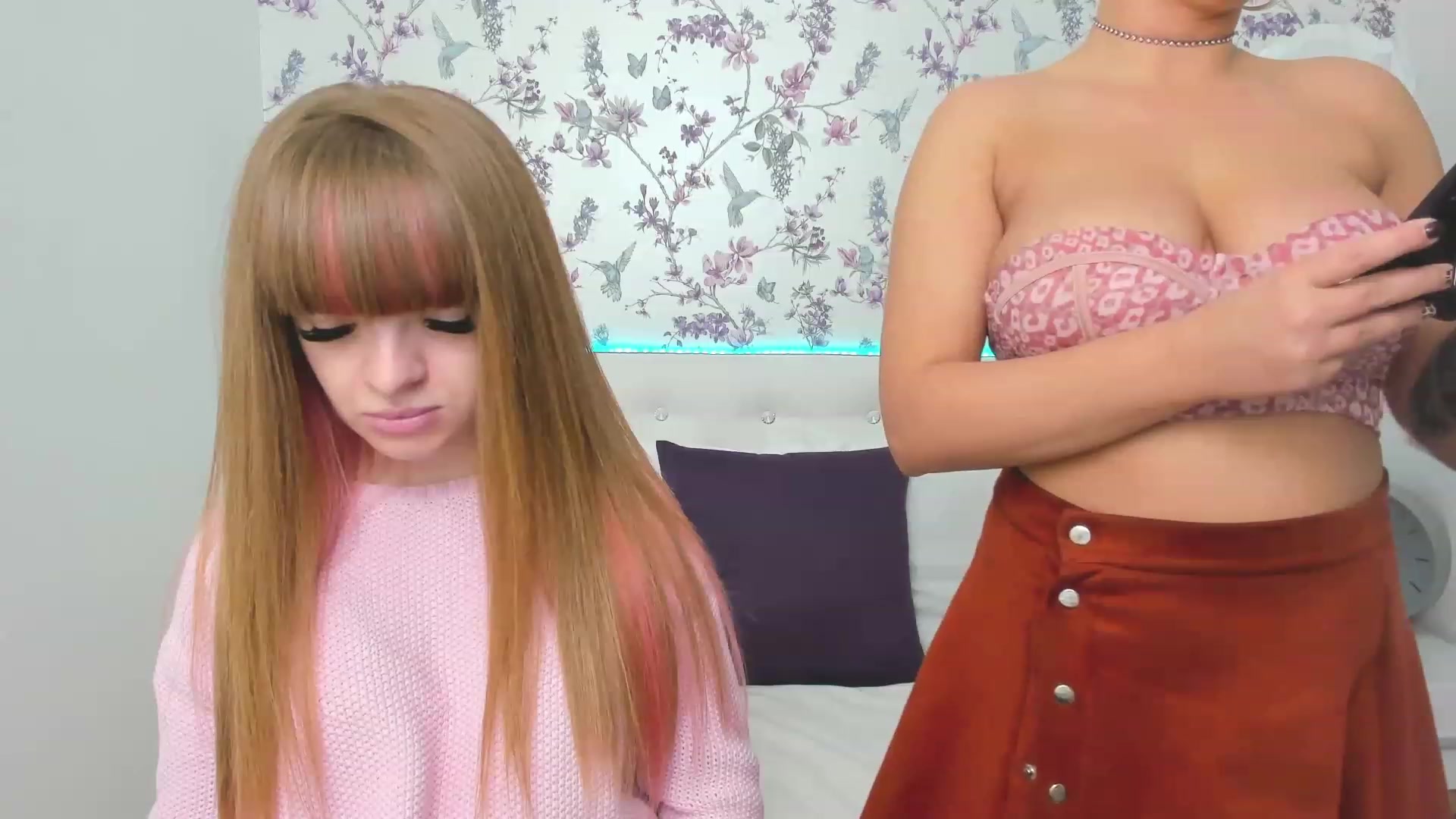 Gallery image thumbnail from AliCooper_'s myfreecams stream on, 11/25/2022, 13:47 image 17 of 20