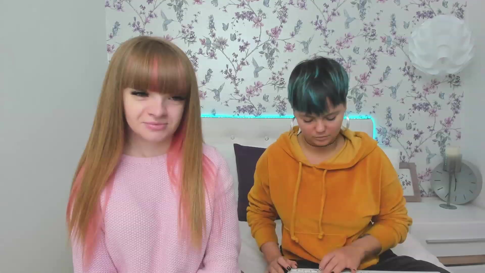 Gallery image thumbnail from AliCooper_'s myfreecams stream on, 11/25/2022, 15:01 image 10 of 20