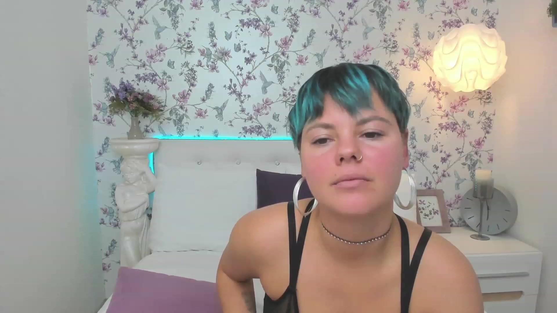 Gallery image thumbnail from AliCooper_'s myfreecams stream on, 11/25/2022, 18:57 image 13 of 20