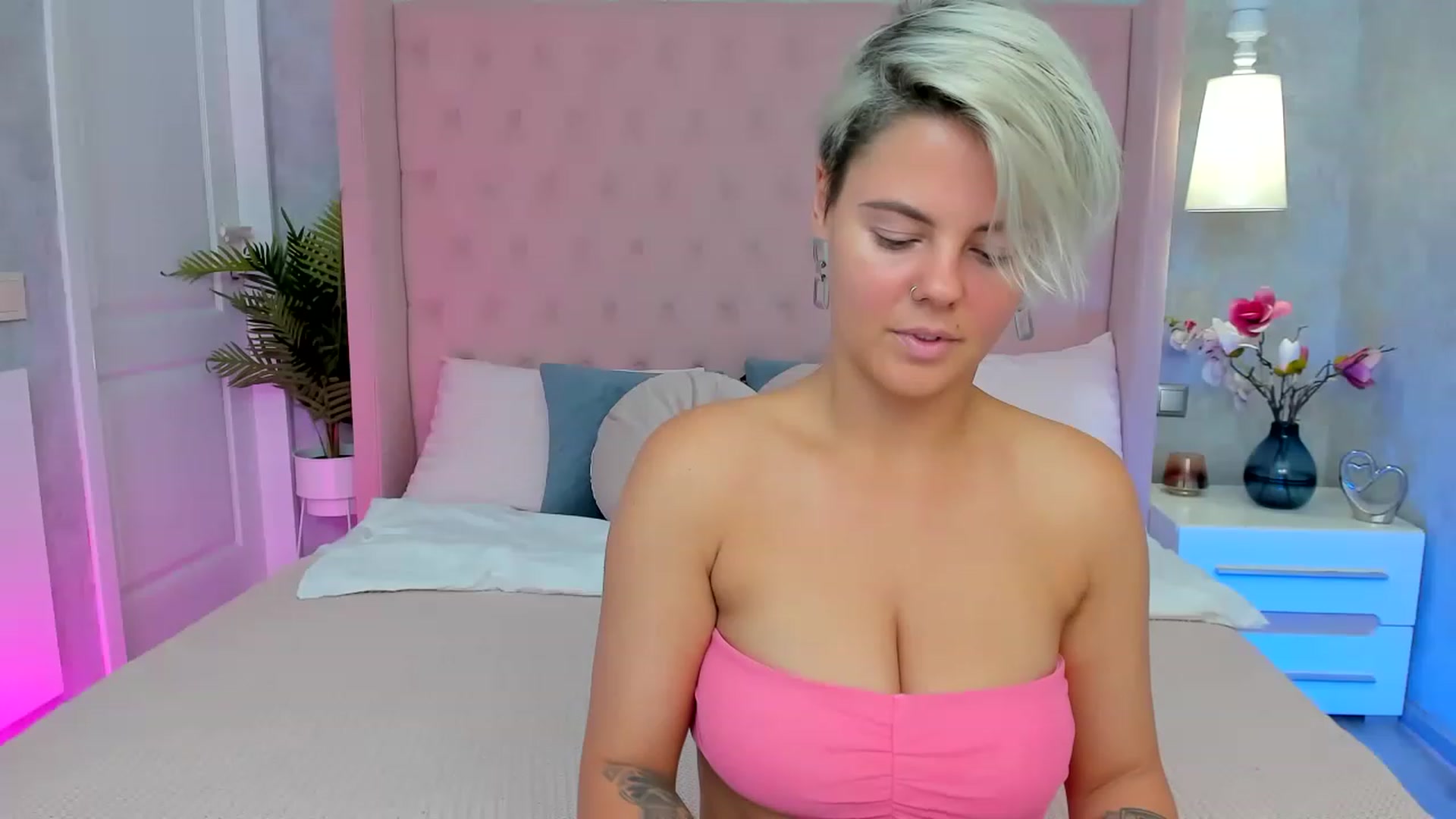 Gallery image thumbnail from AliCooper_'s myfreecams stream on, 07/09/2023, 17:38 image 2 of 20