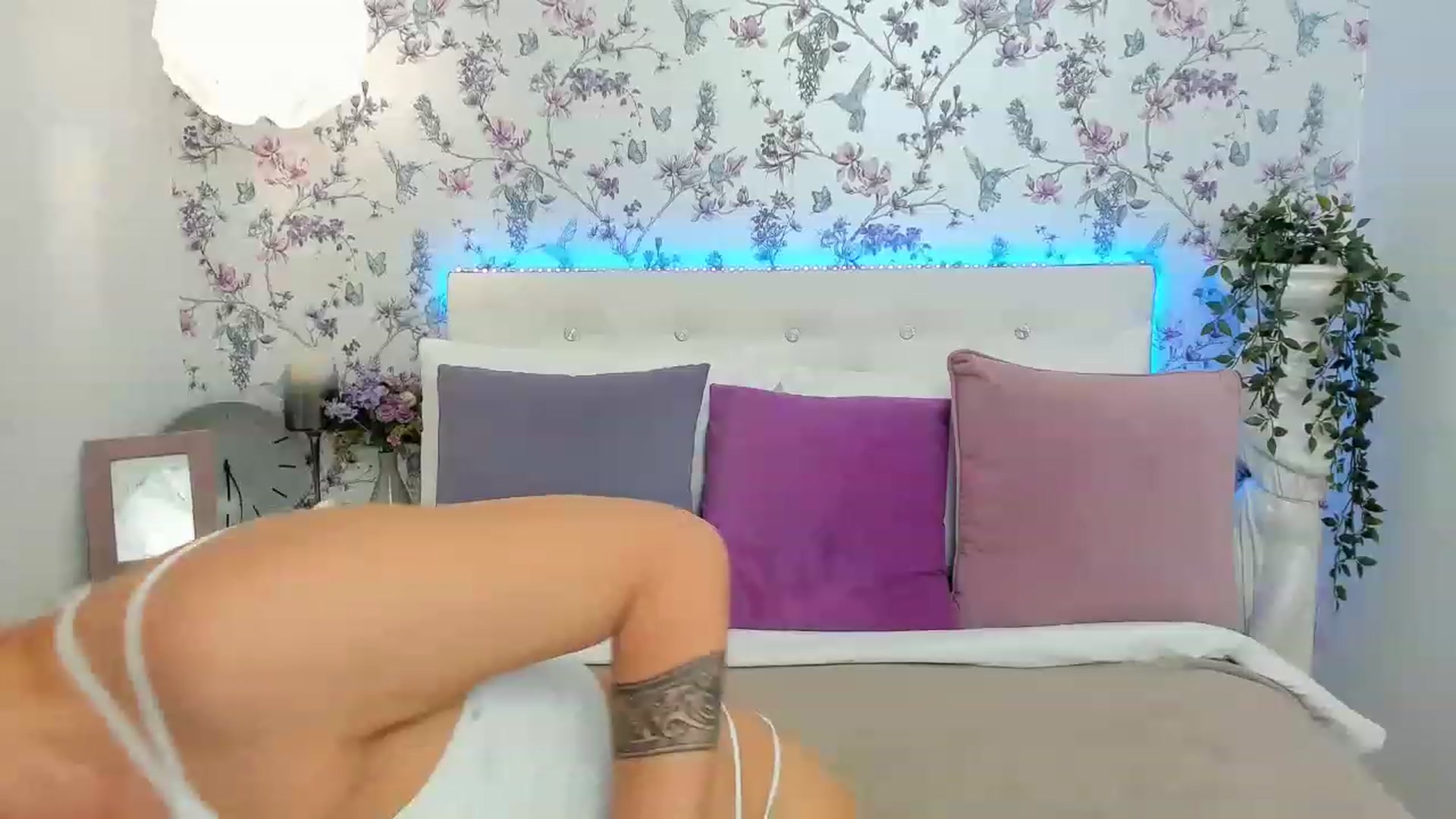 Gallery image thumbnail from AliCooper_'s myfreecams stream on, 07/10/2023, 12:12 image 2 of 20