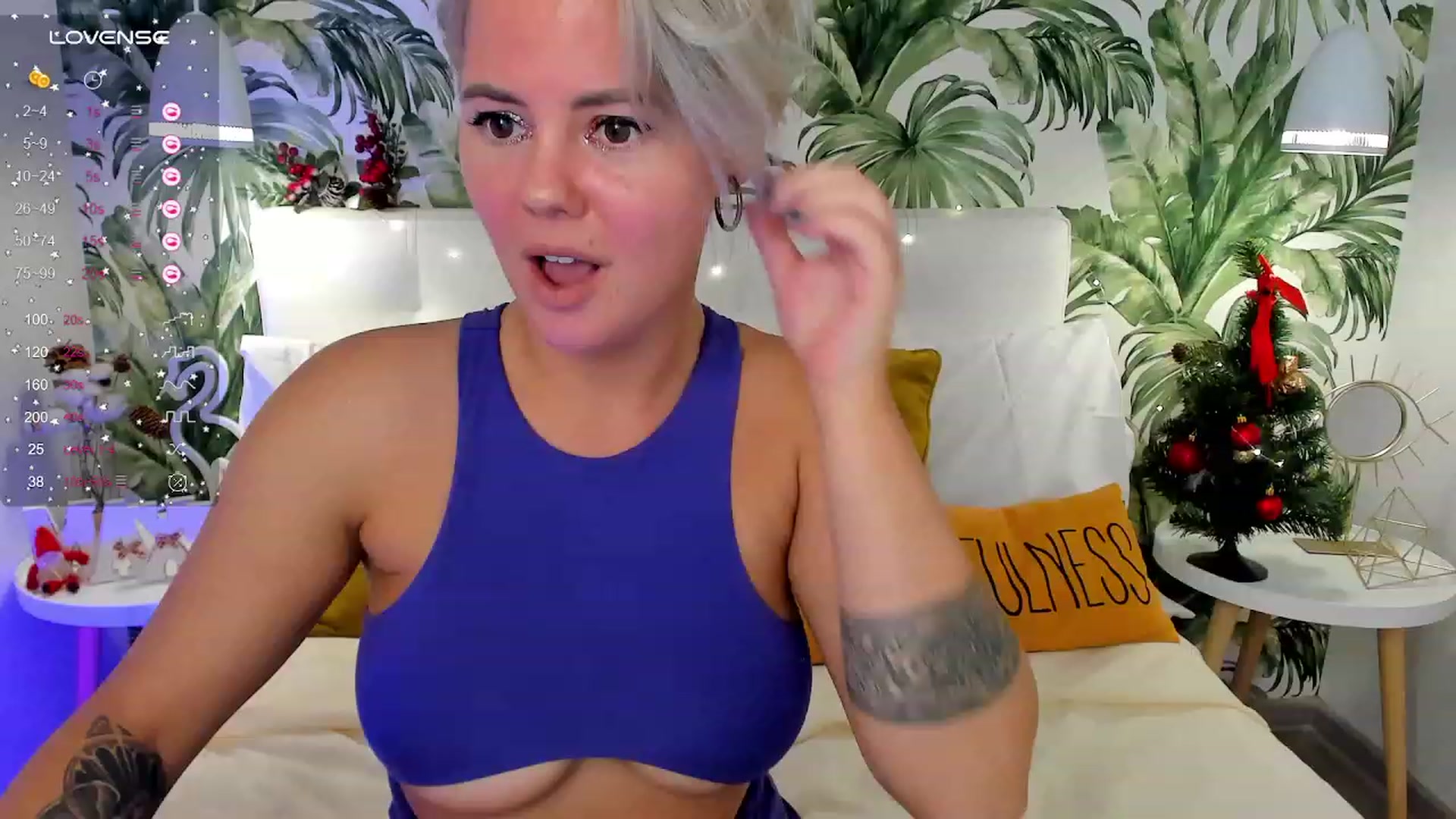 Gallery image thumbnail from AliCooper_'s myfreecams stream on, 12/24/2023, 09:46 image 16 of 20