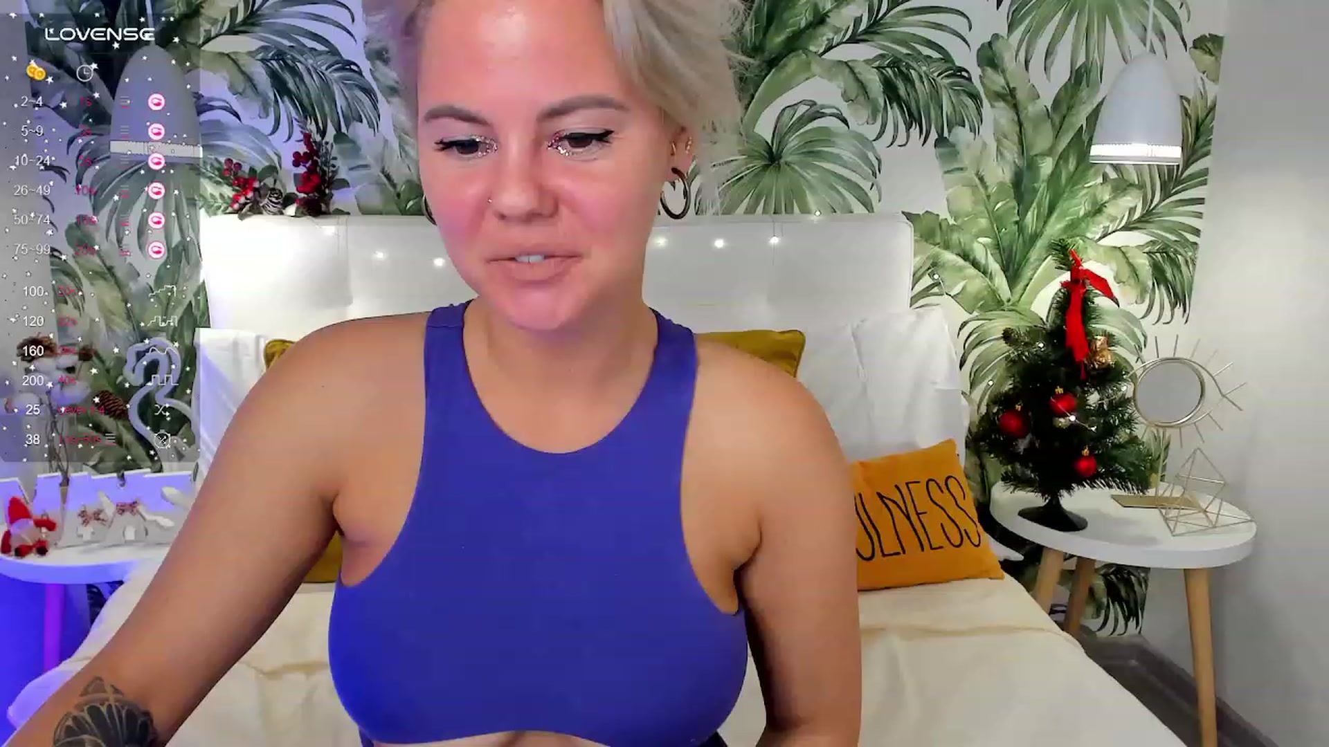 Gallery image thumbnail from AliCooper_'s myfreecams stream on, 12/24/2023, 09:46 image 1 of 20